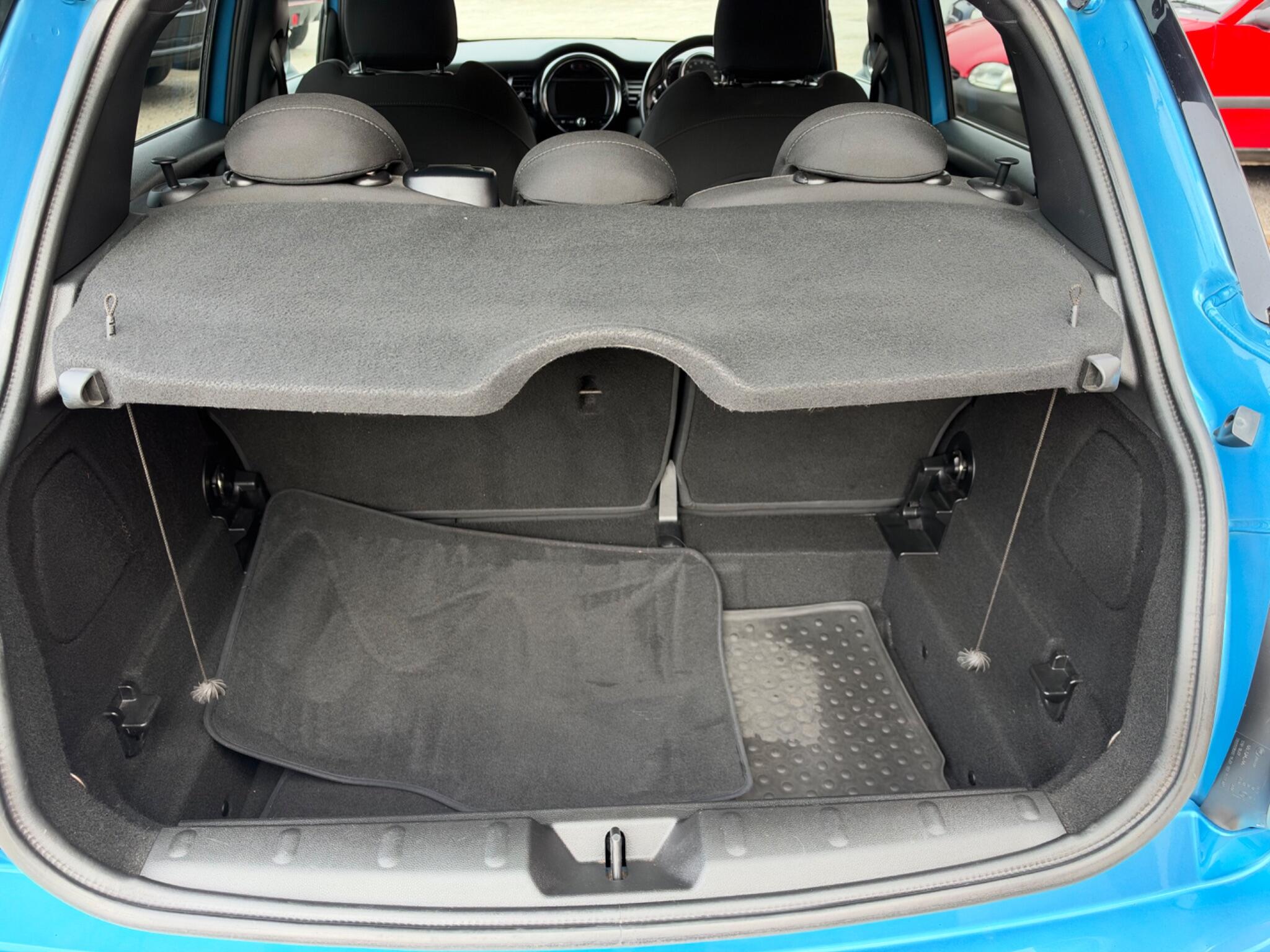 Mini Hatch view 29