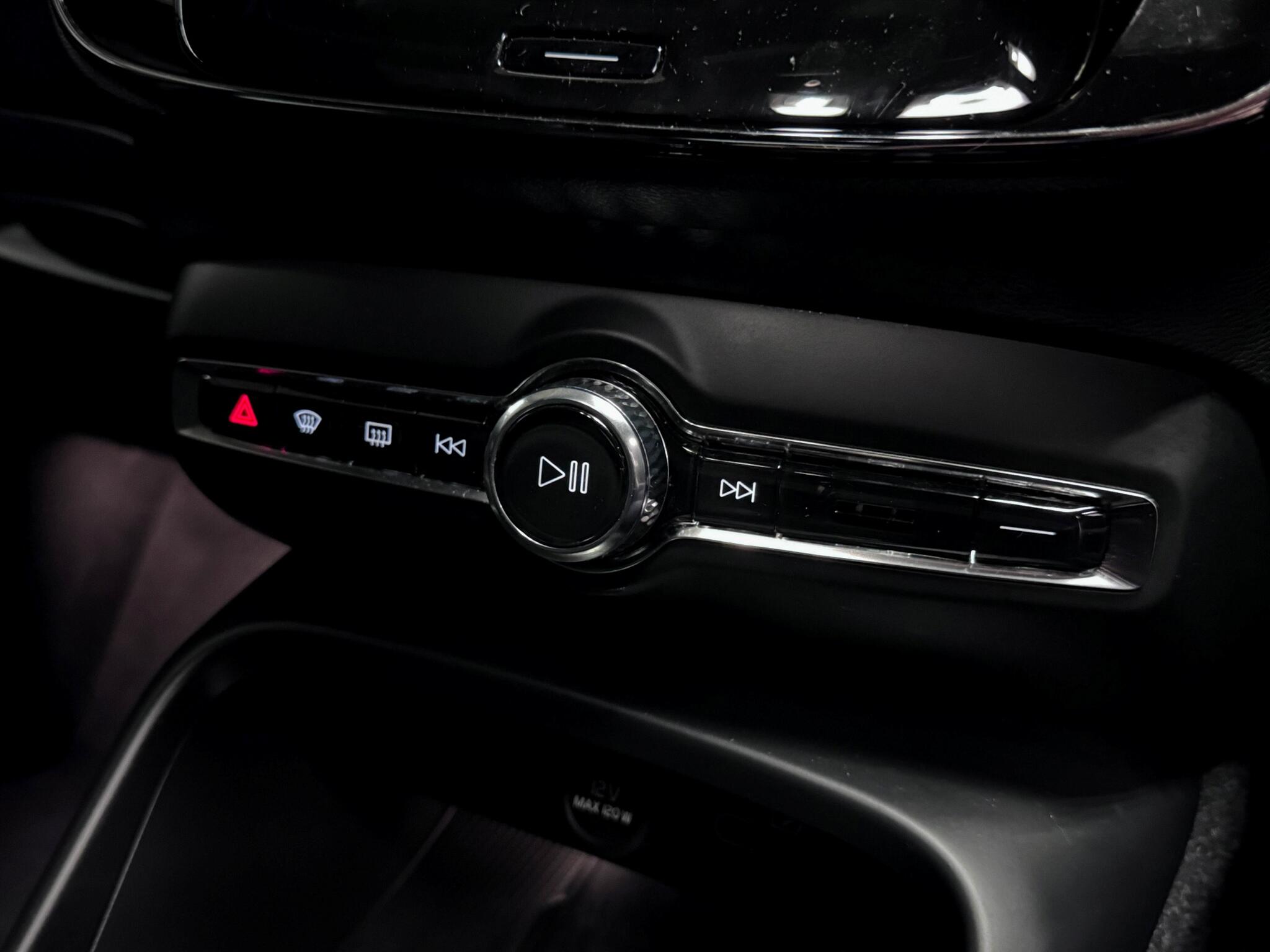 Volvo XC40 view 40