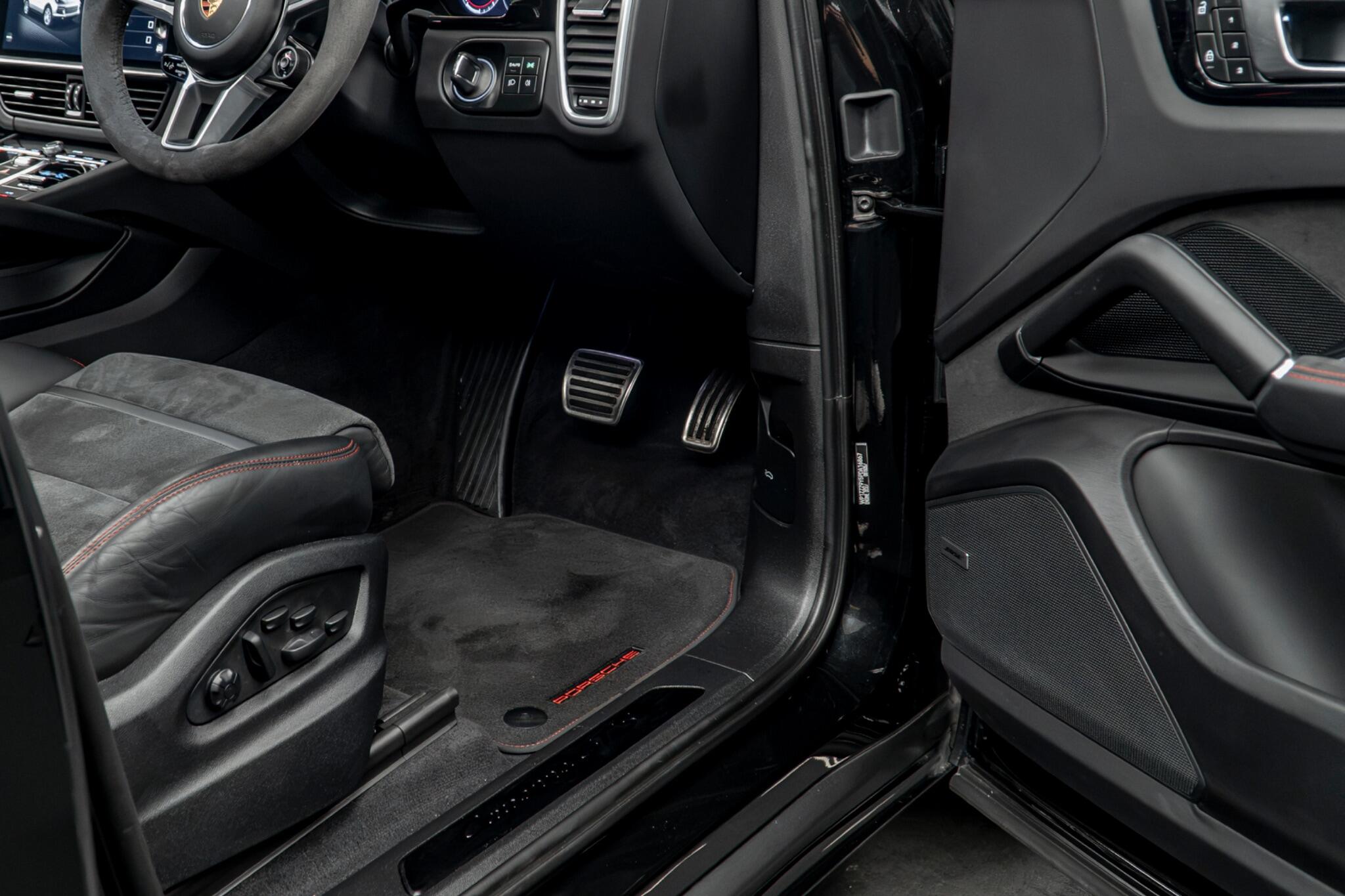 Porsche Cayenne view 29