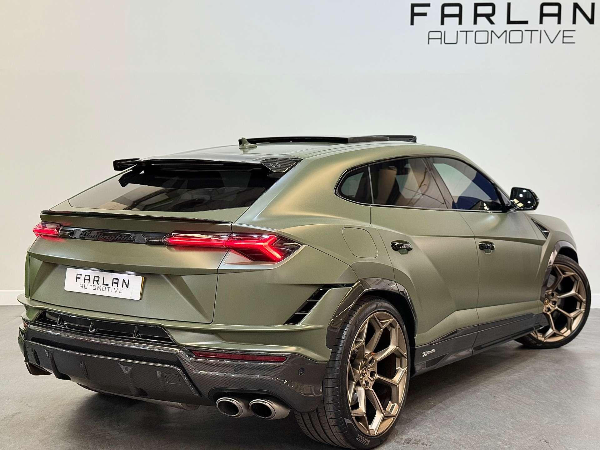 Lamborghini Urus view 5