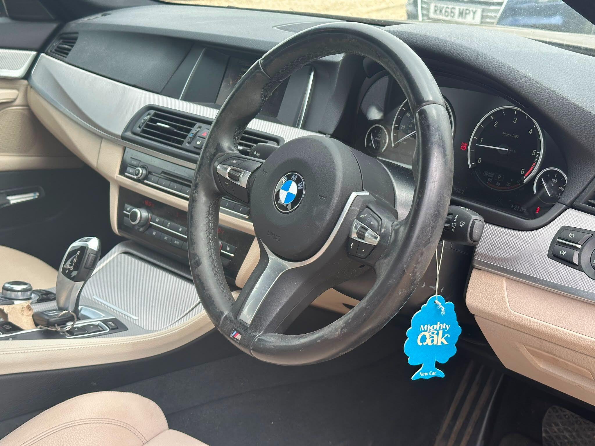 BMW 5 Series view 8