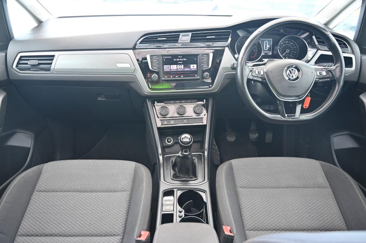 Volkswagen Touran view 22