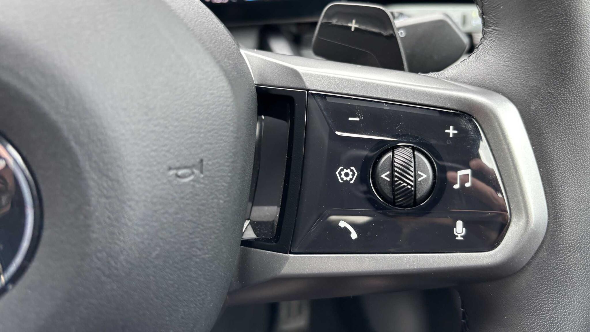 BMW 5 Series view 20