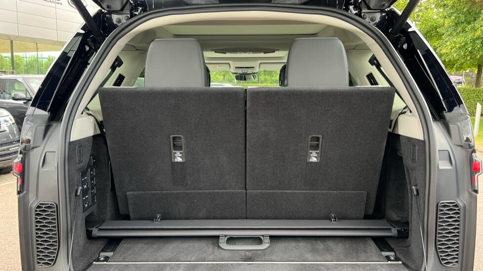 Land Rover Discovery view 21