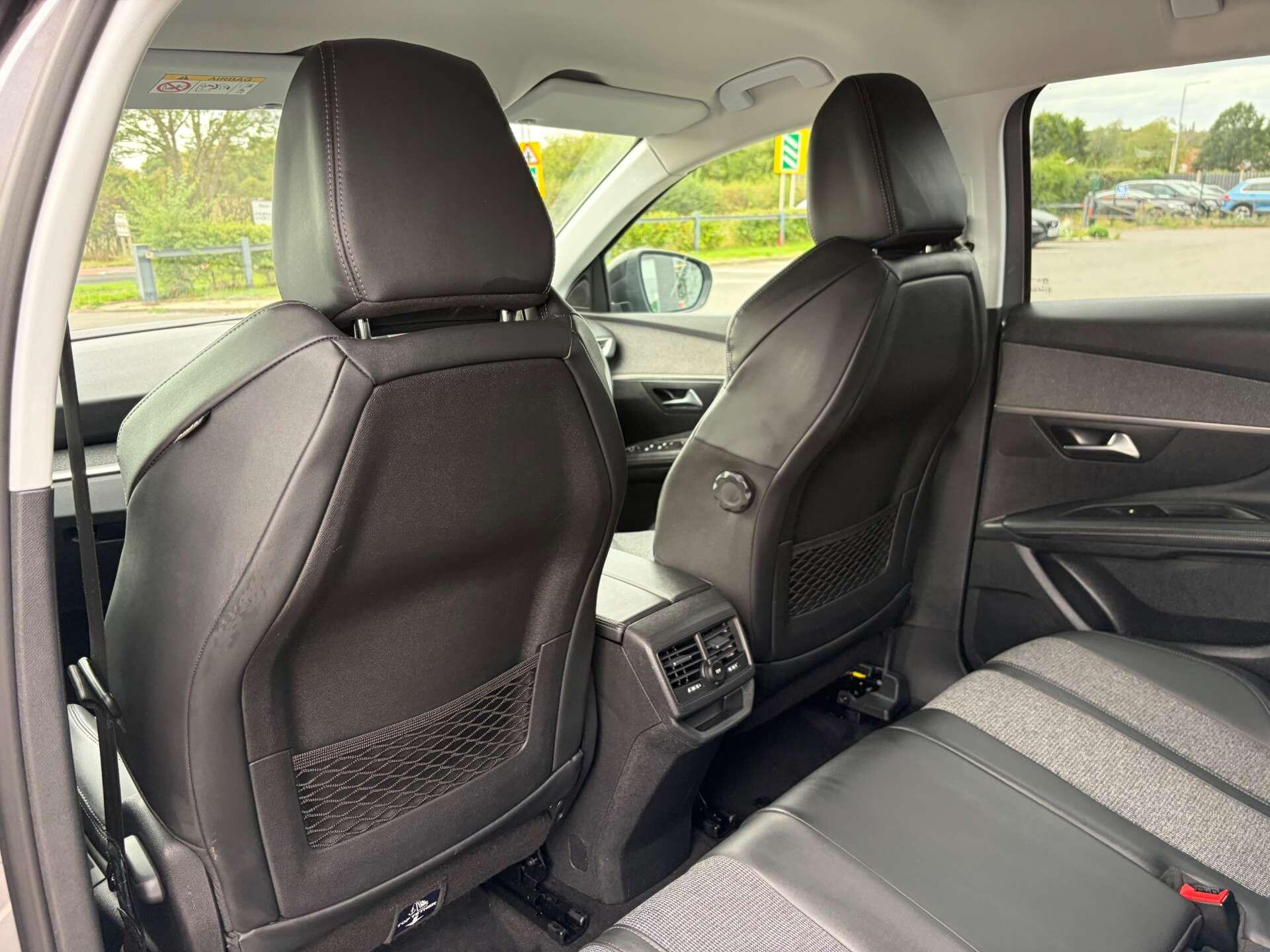 Peugeot 3008 view 17