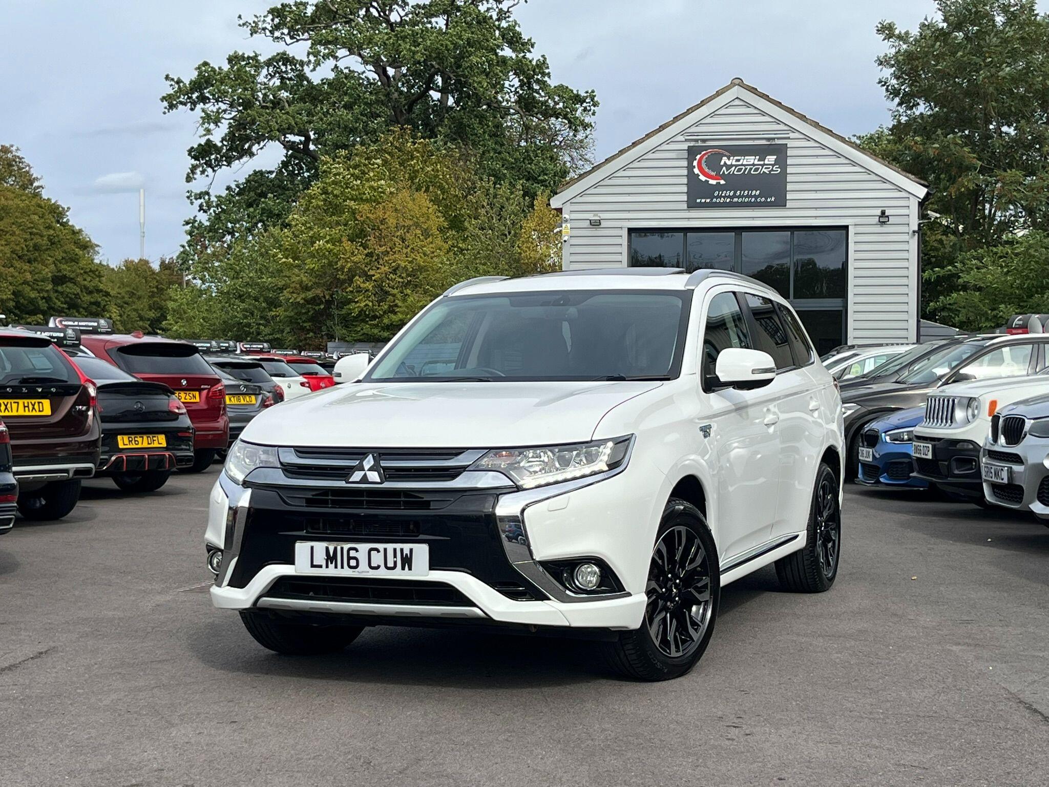 Mitsubishi Outlander view 3