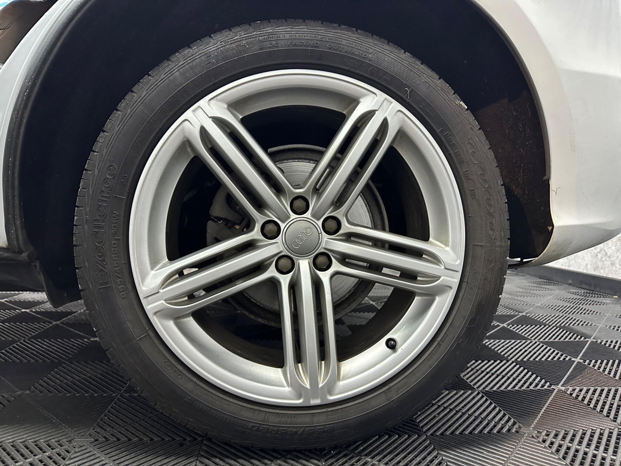 Audi Q5 view 23