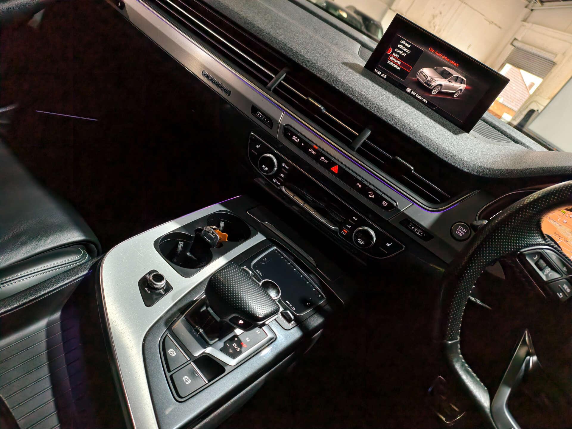 Audi Q7 view 33