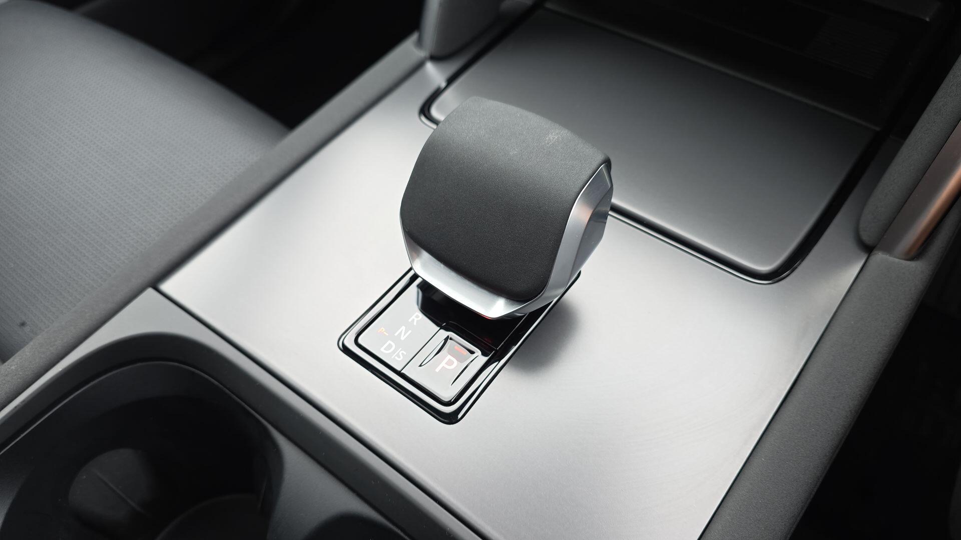 Land Rover Discovery Sport view 13