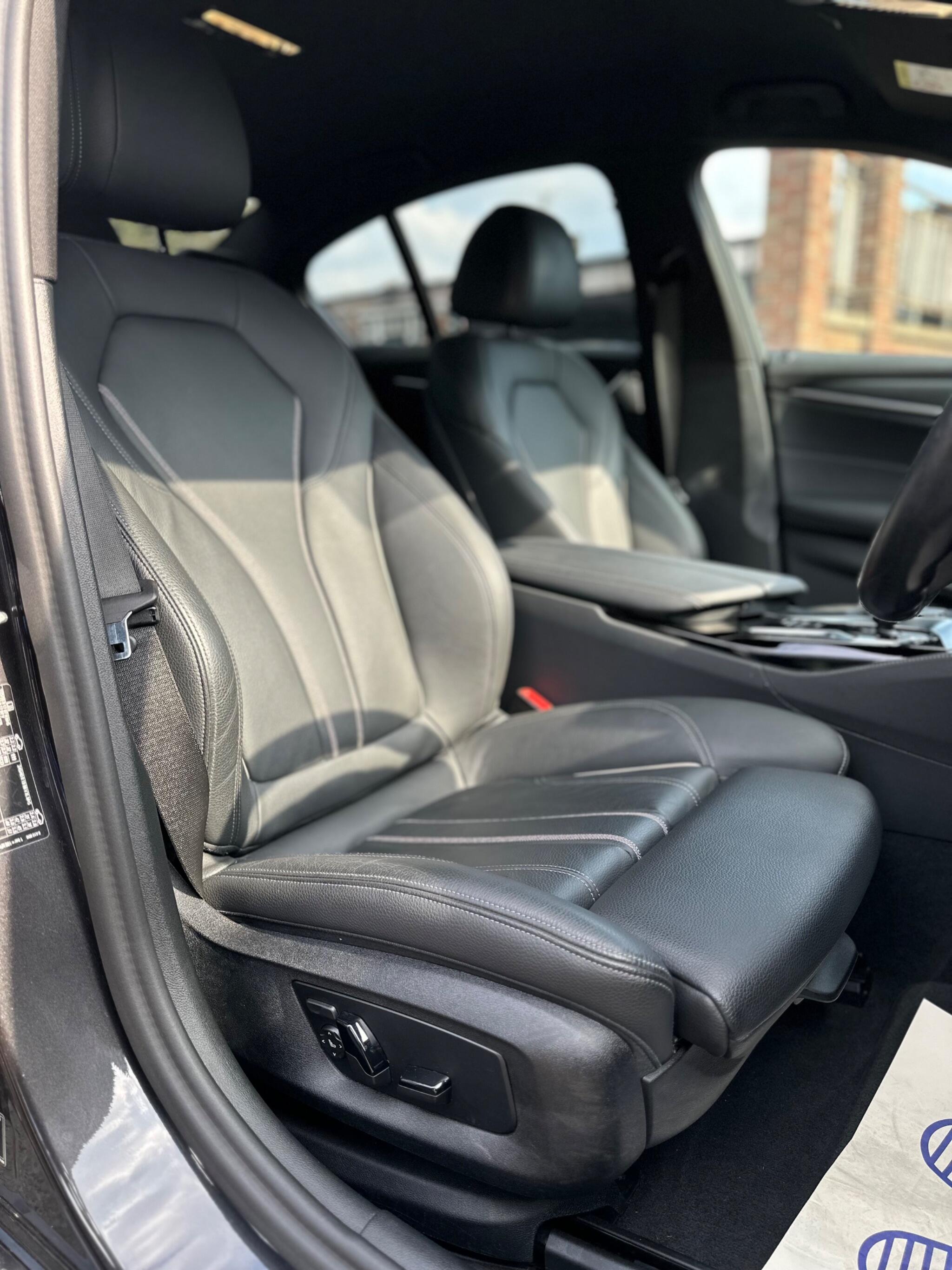 BMW 5 Series view 11
