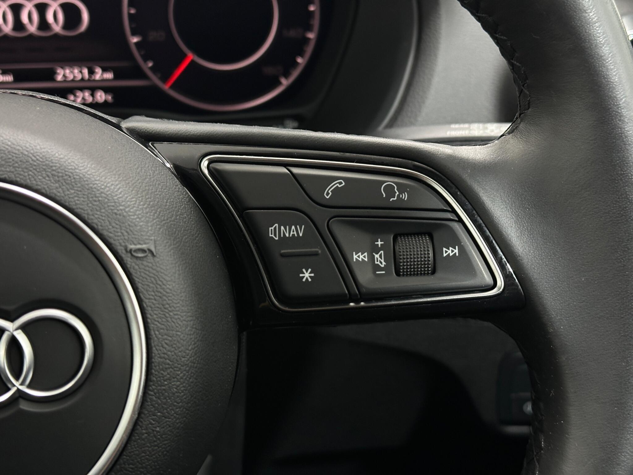 Audi Q2 view 16