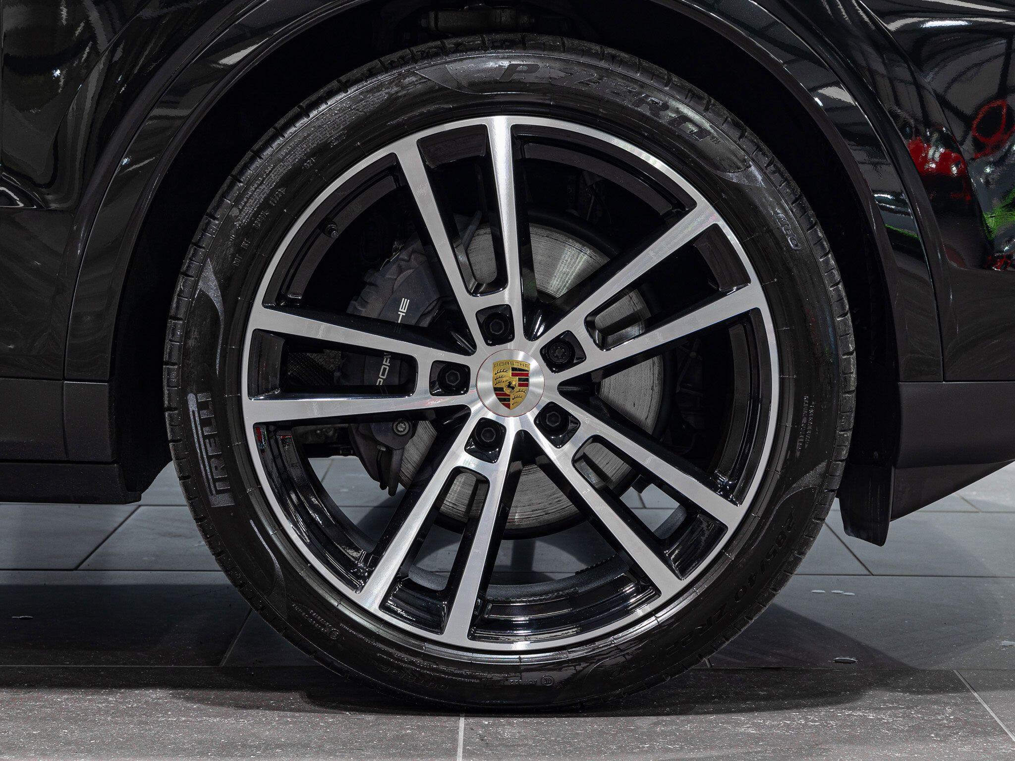 Porsche Cayenne view 7