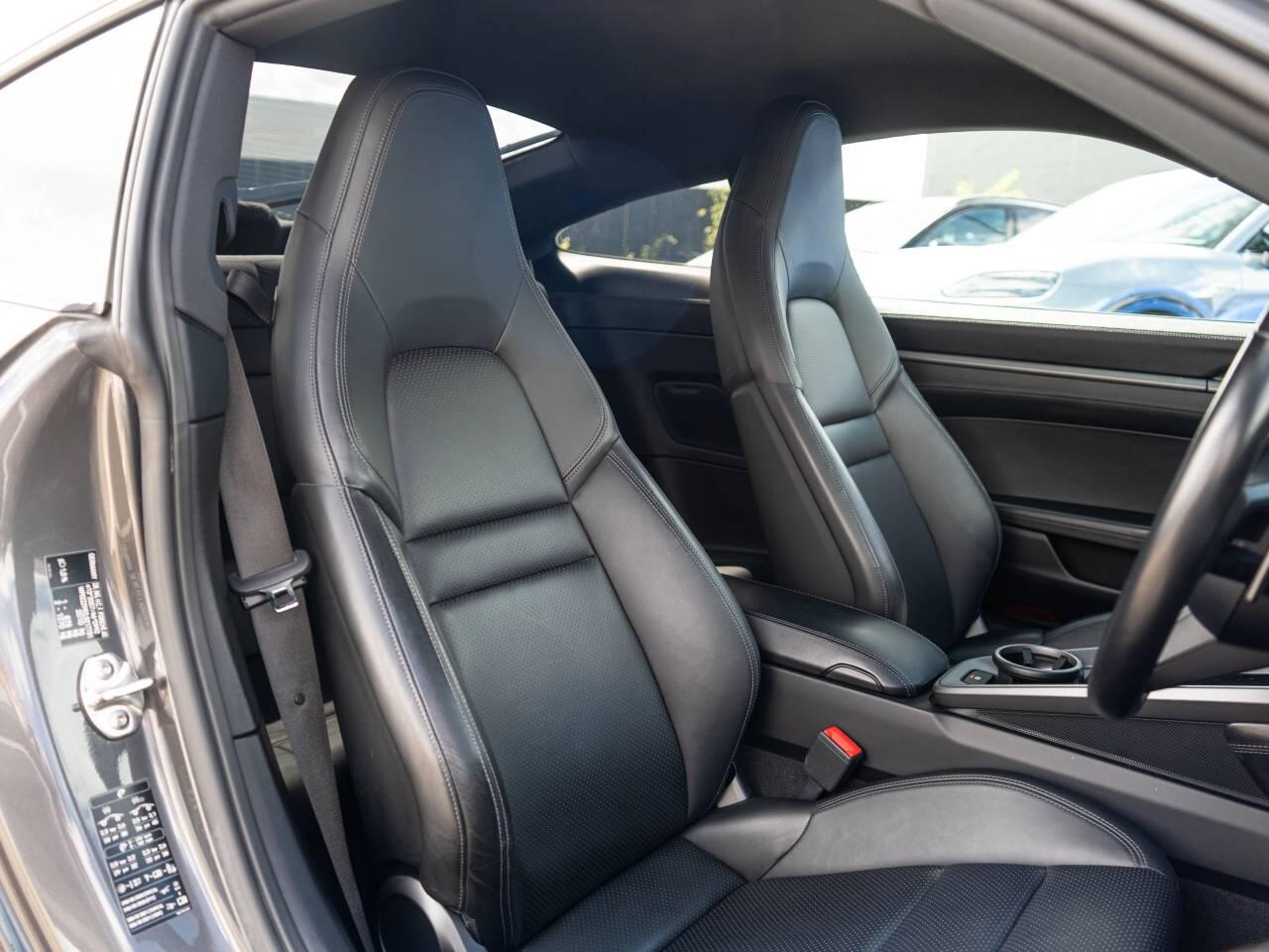 Porsche 911 view 5