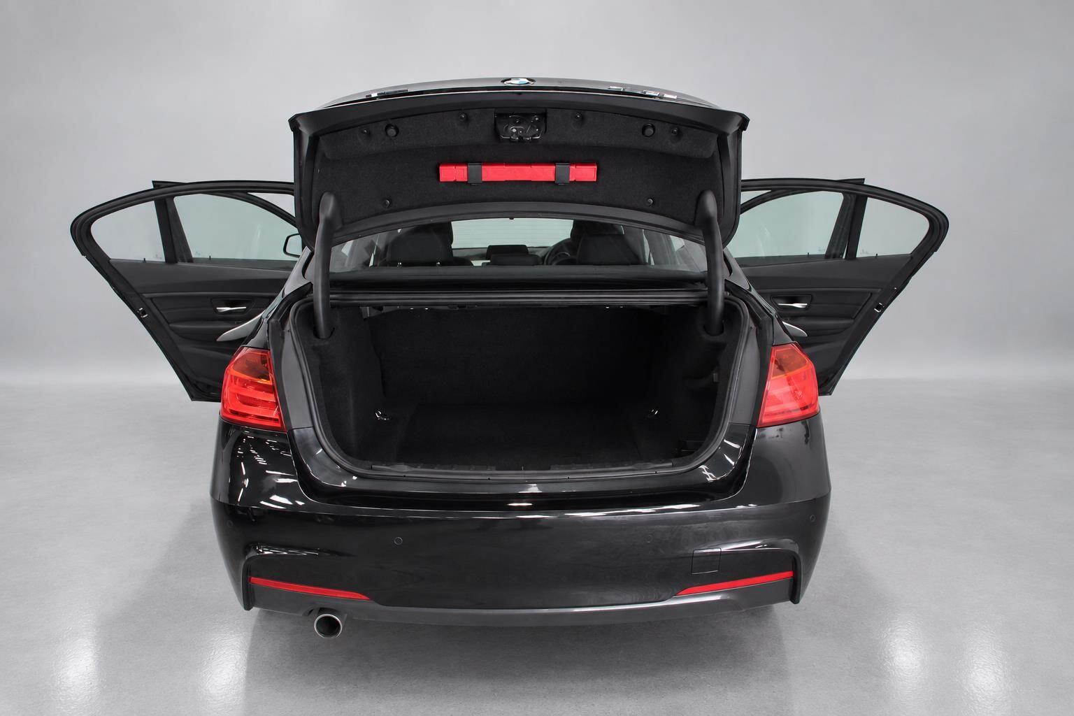 BMW 3 Series view 22