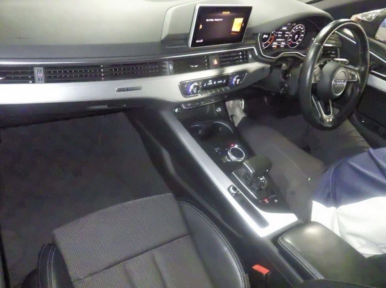 Audi A4 view 4
