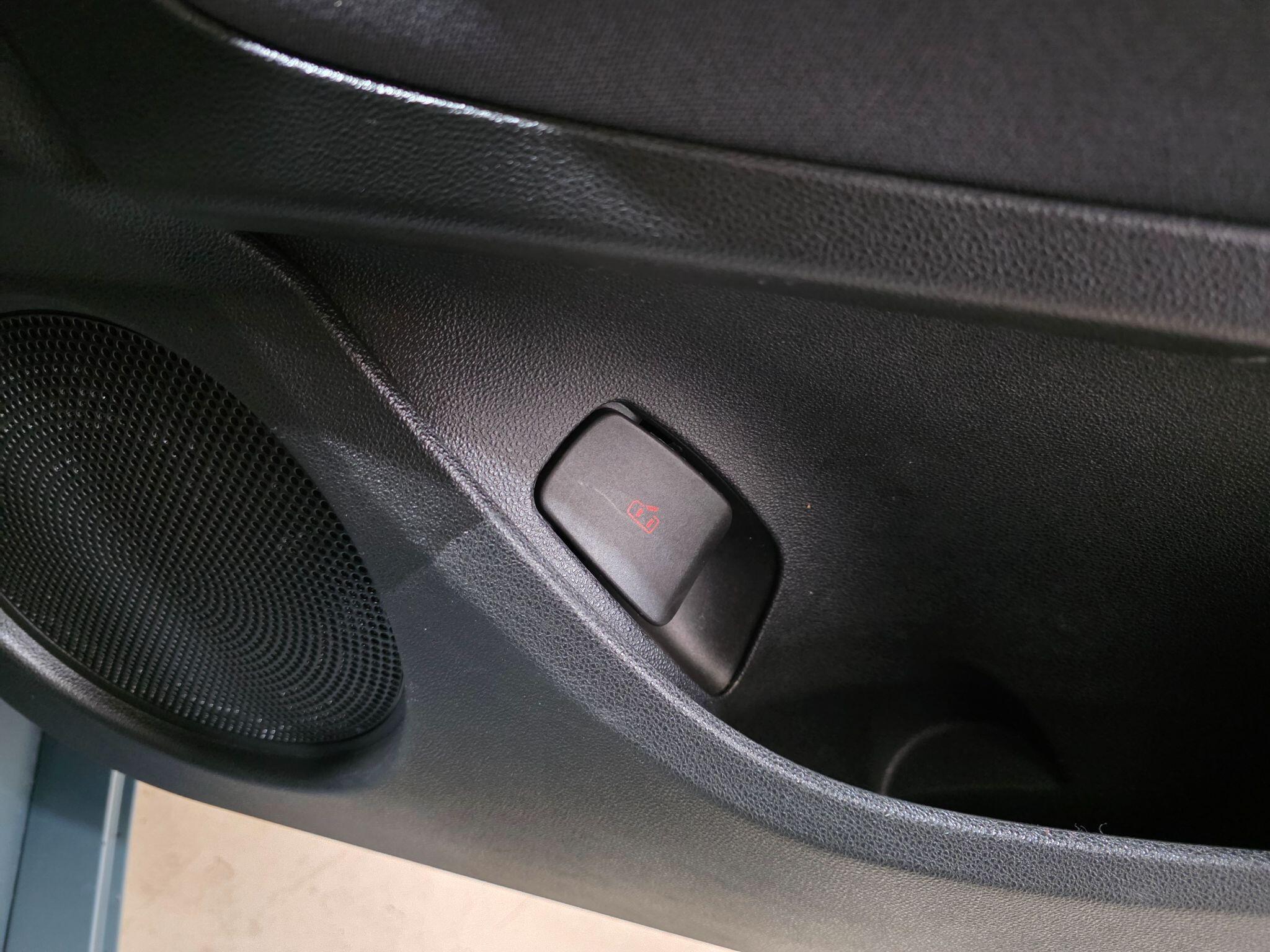 Fiat 500e view 14