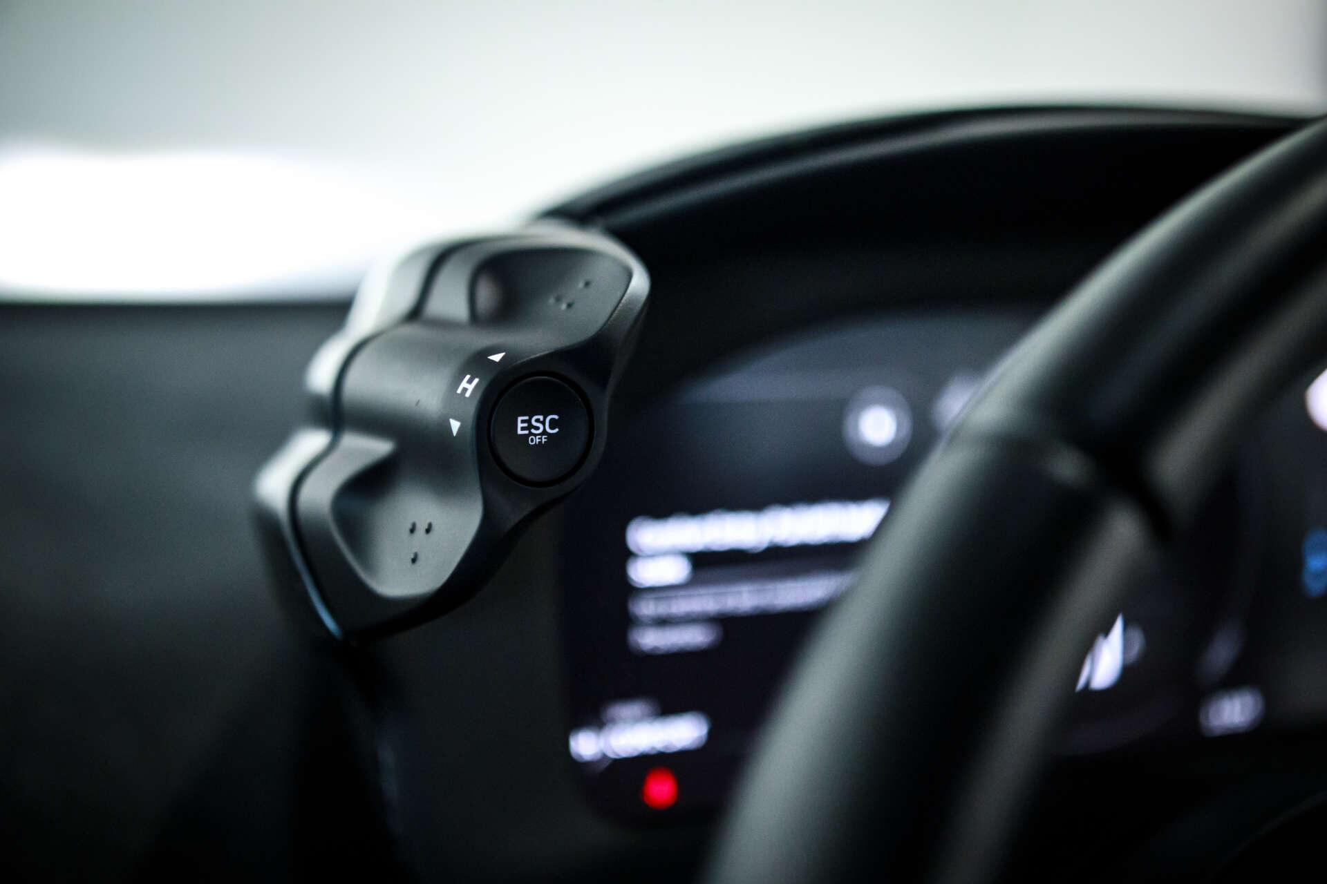 McLaren Artura view 32