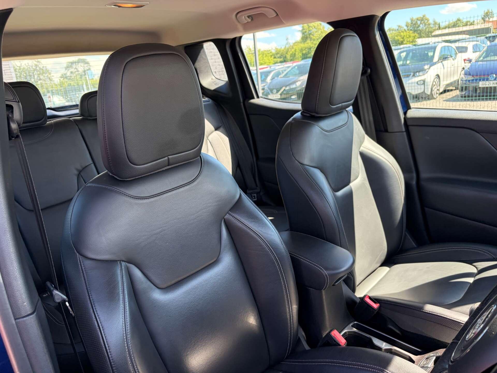 Jeep Renegade view 21