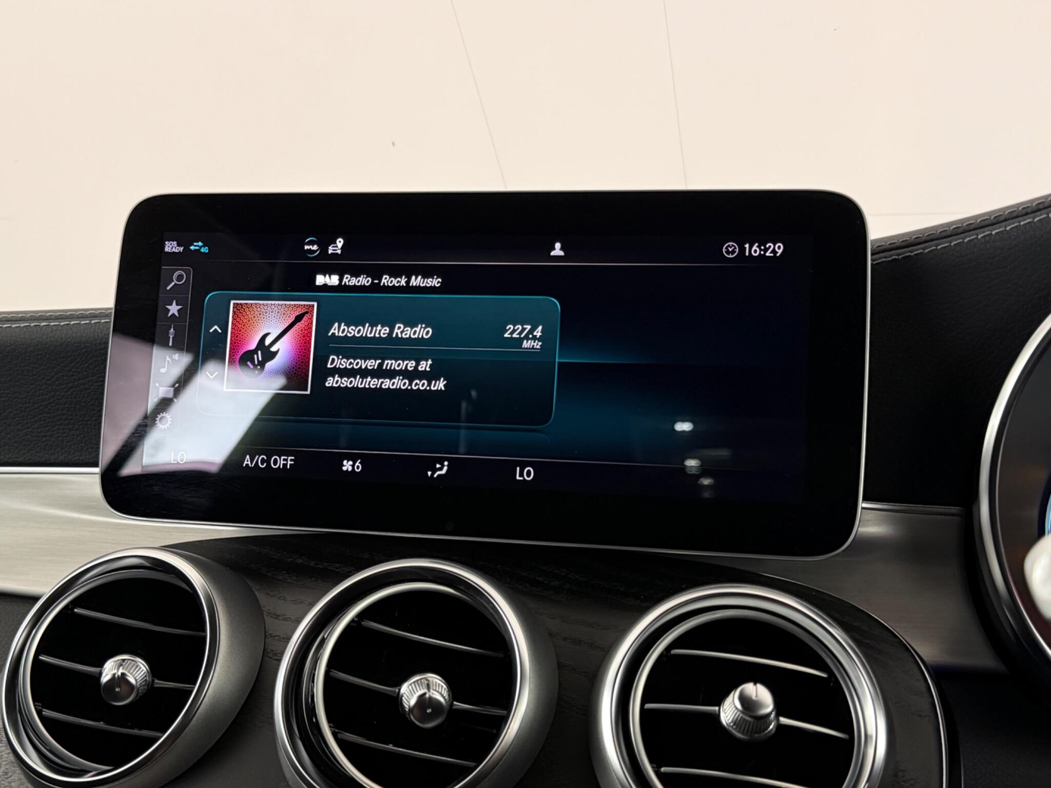 Mercedes-Benz C-Class view 27
