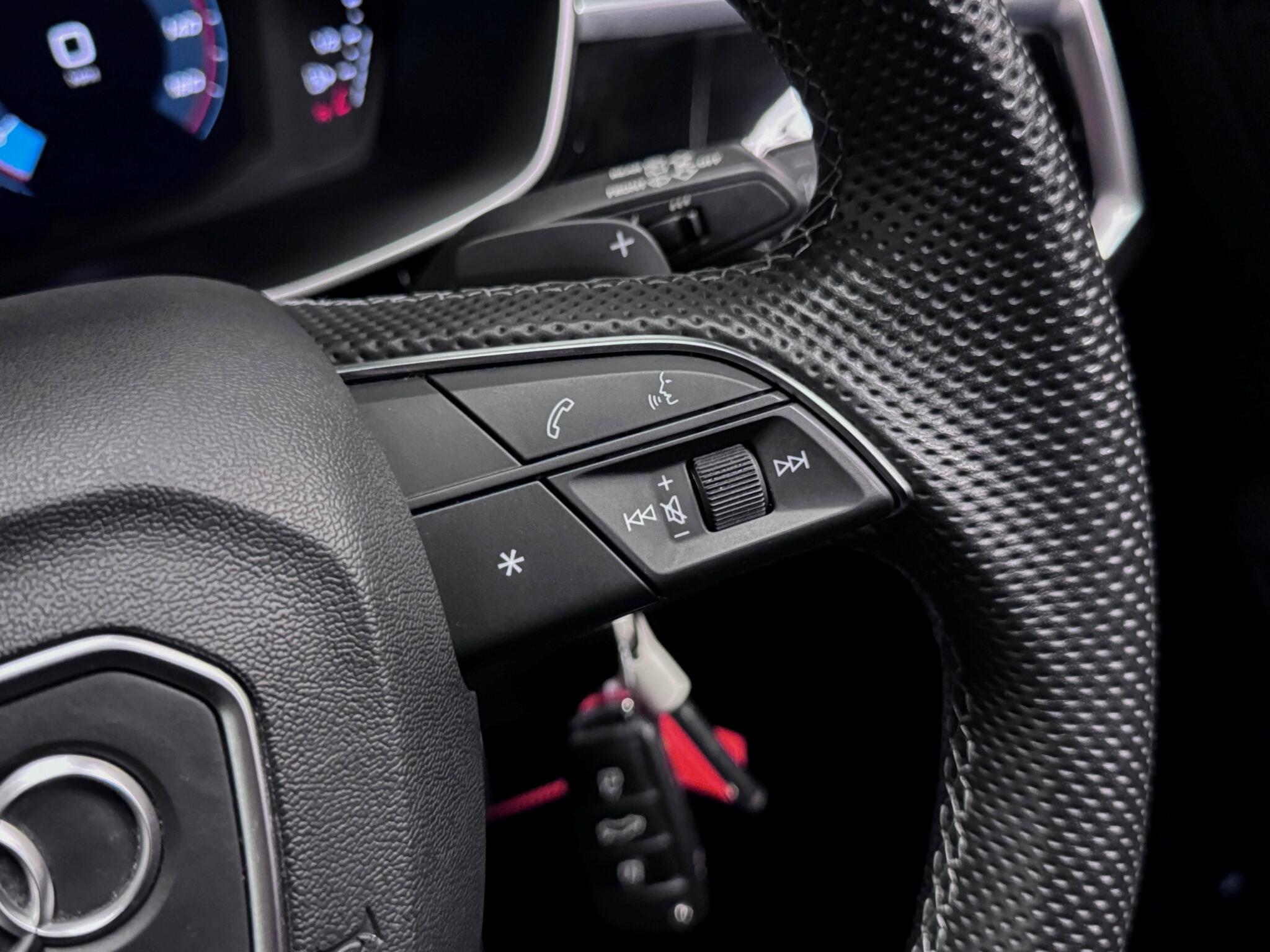 Audi Q3 view 14