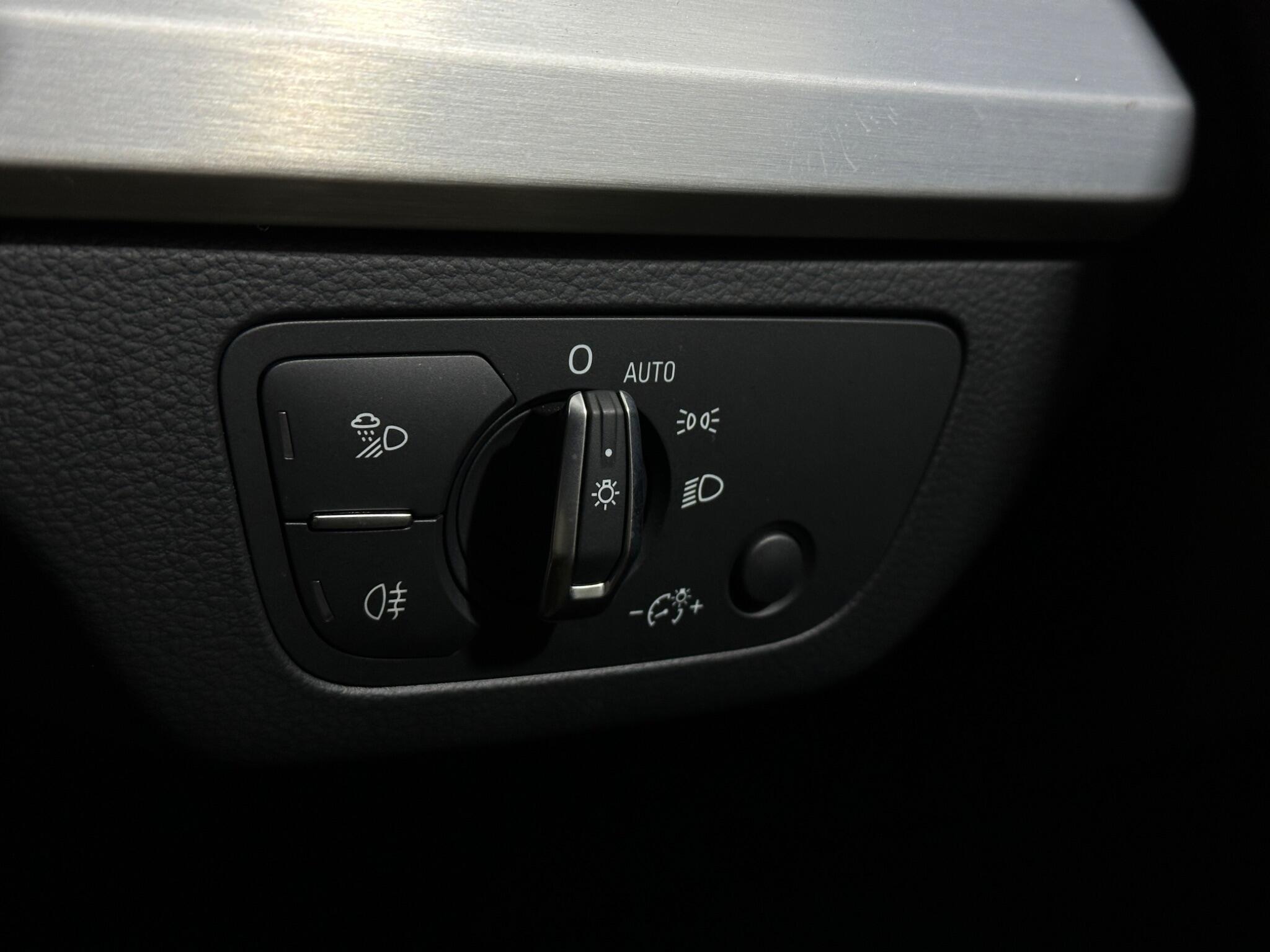 Audi Q5 view 18