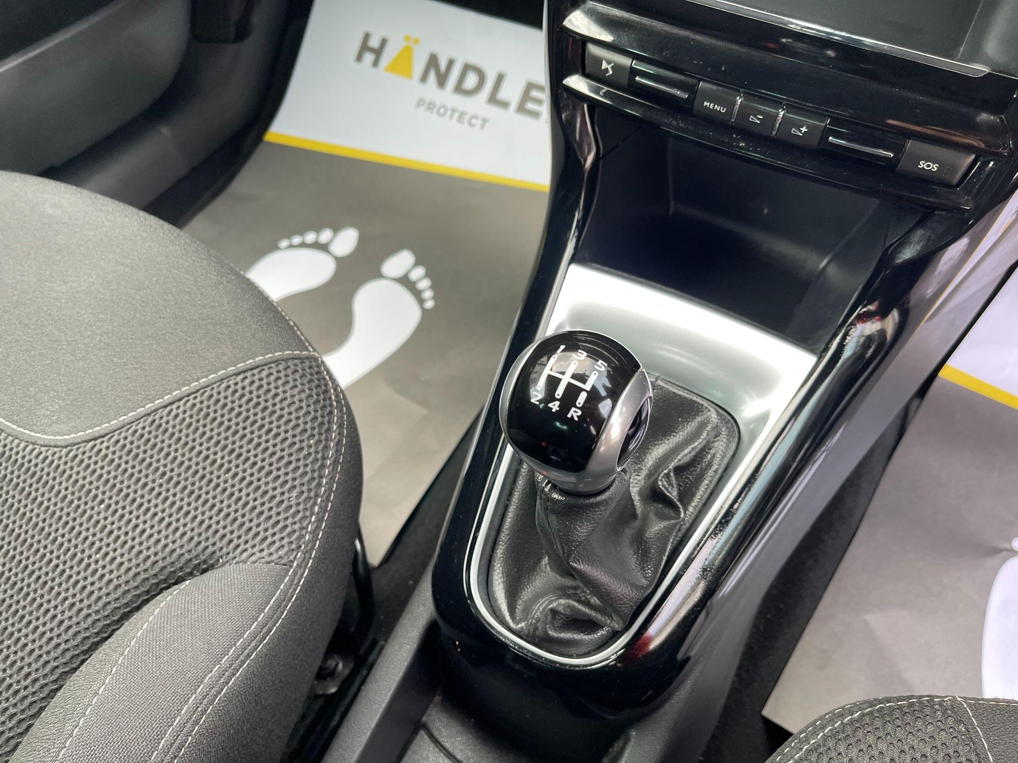 DS Automobiles DS 3 view 29