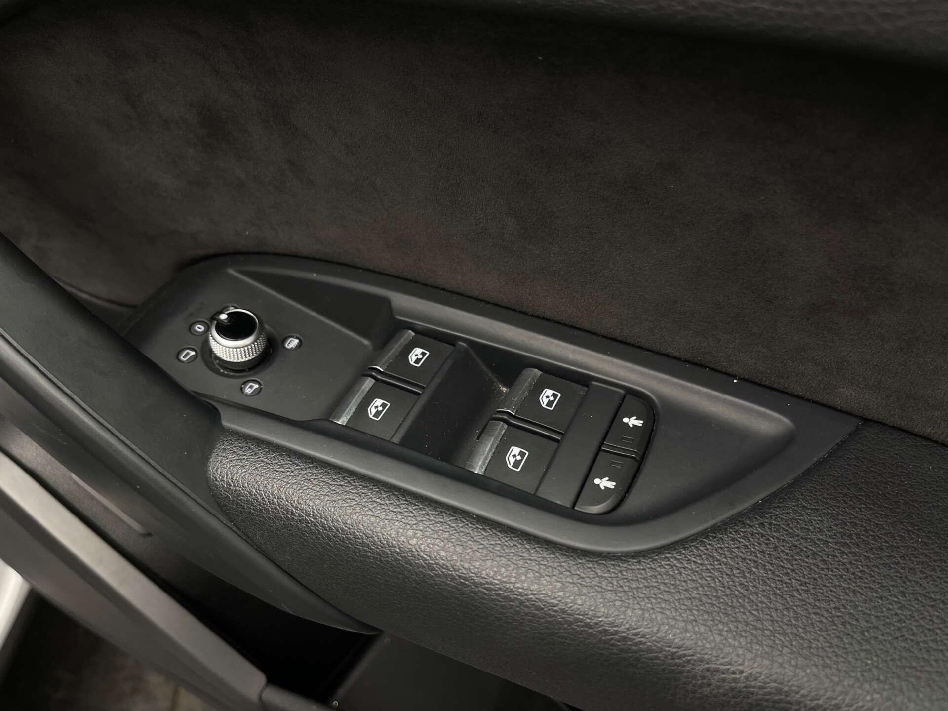 Audi Q5 view 12