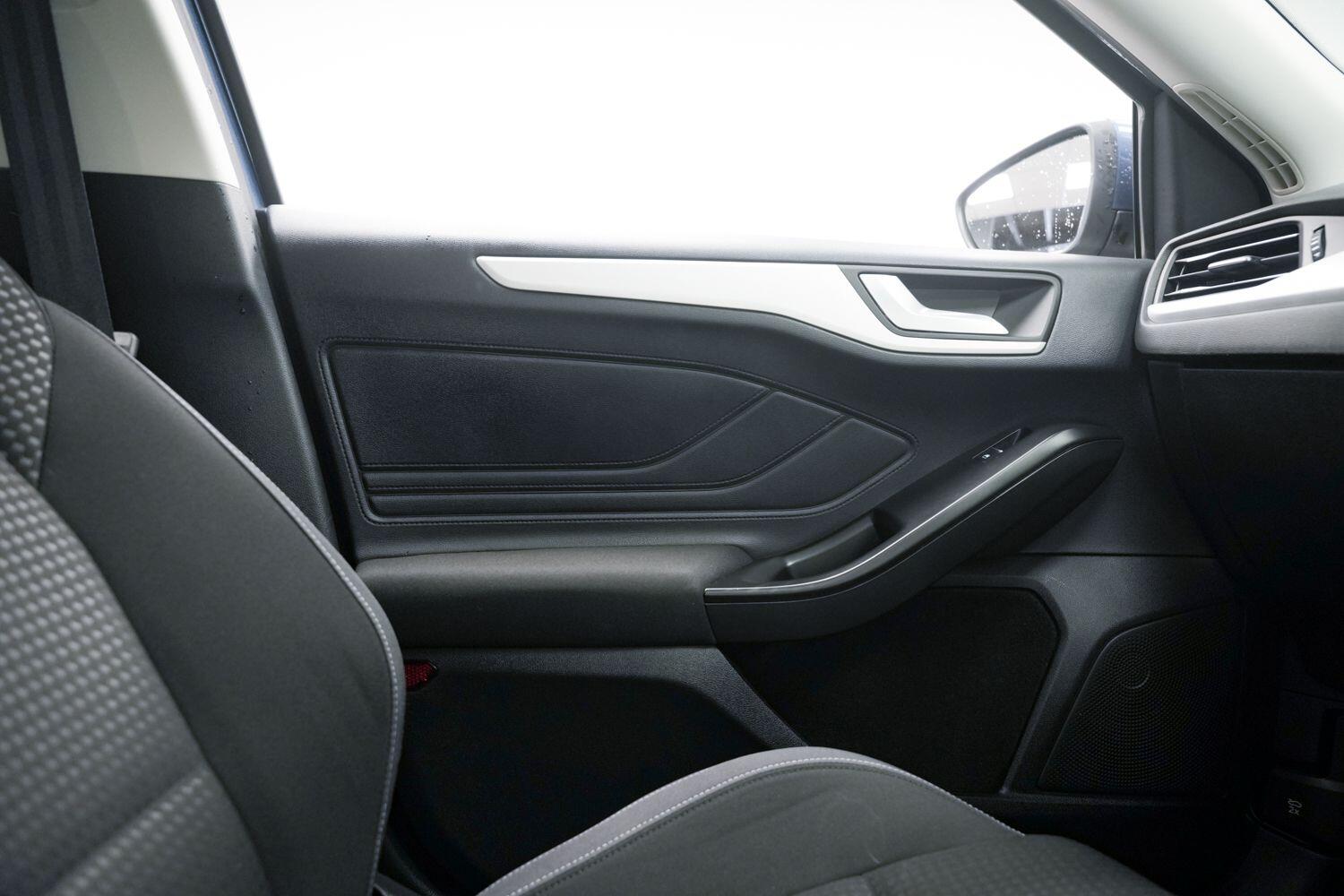 Ford Focus view 10