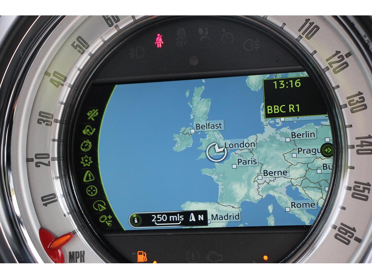 Mini Countryman view 22