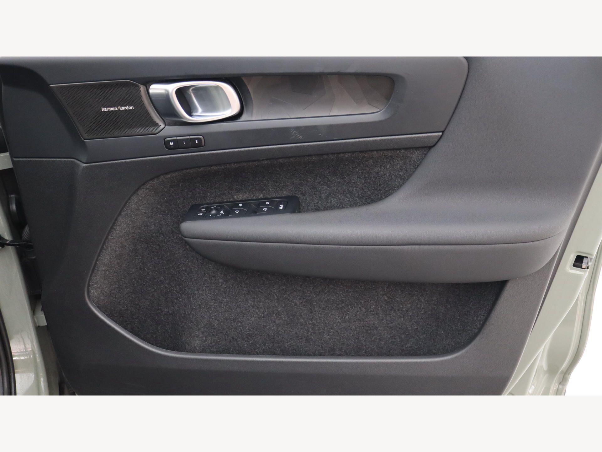 Volvo XC40 view 26