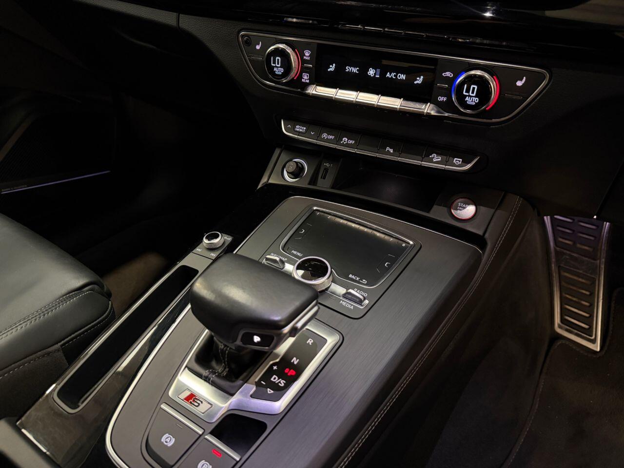 Audi SQ5 view 9