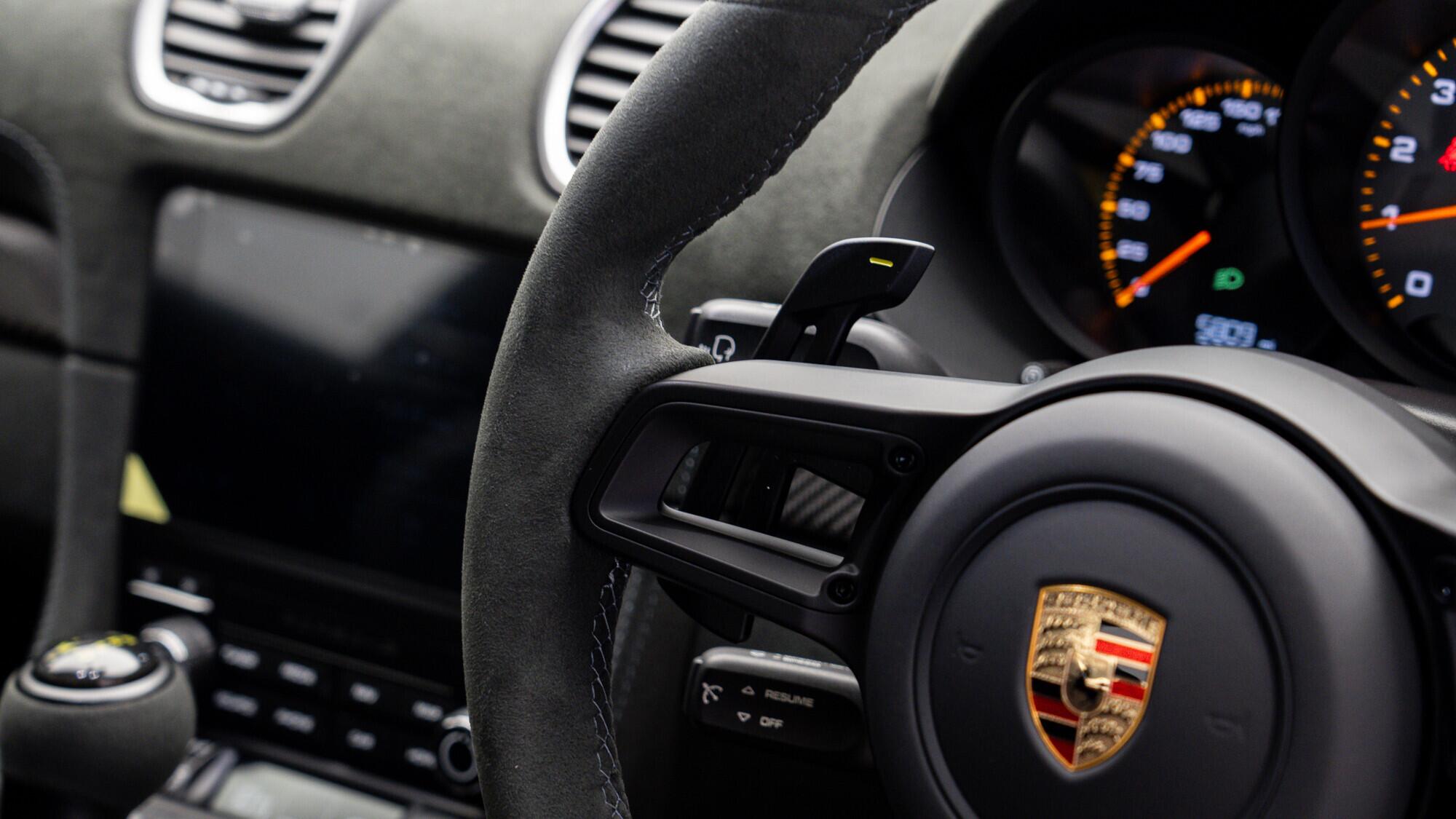 Porsche 718 Cayman view 47
