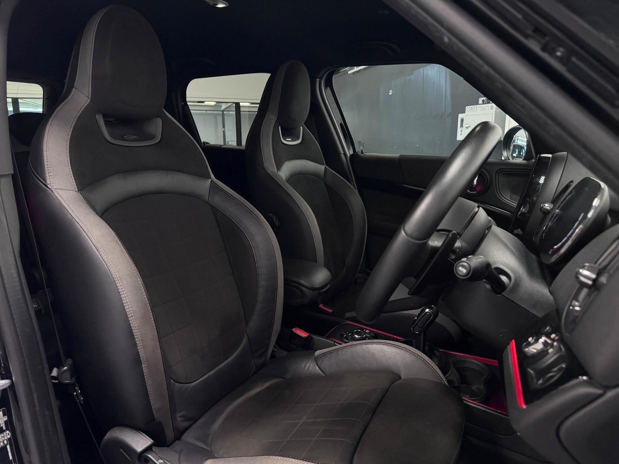 Mini Countryman view 26