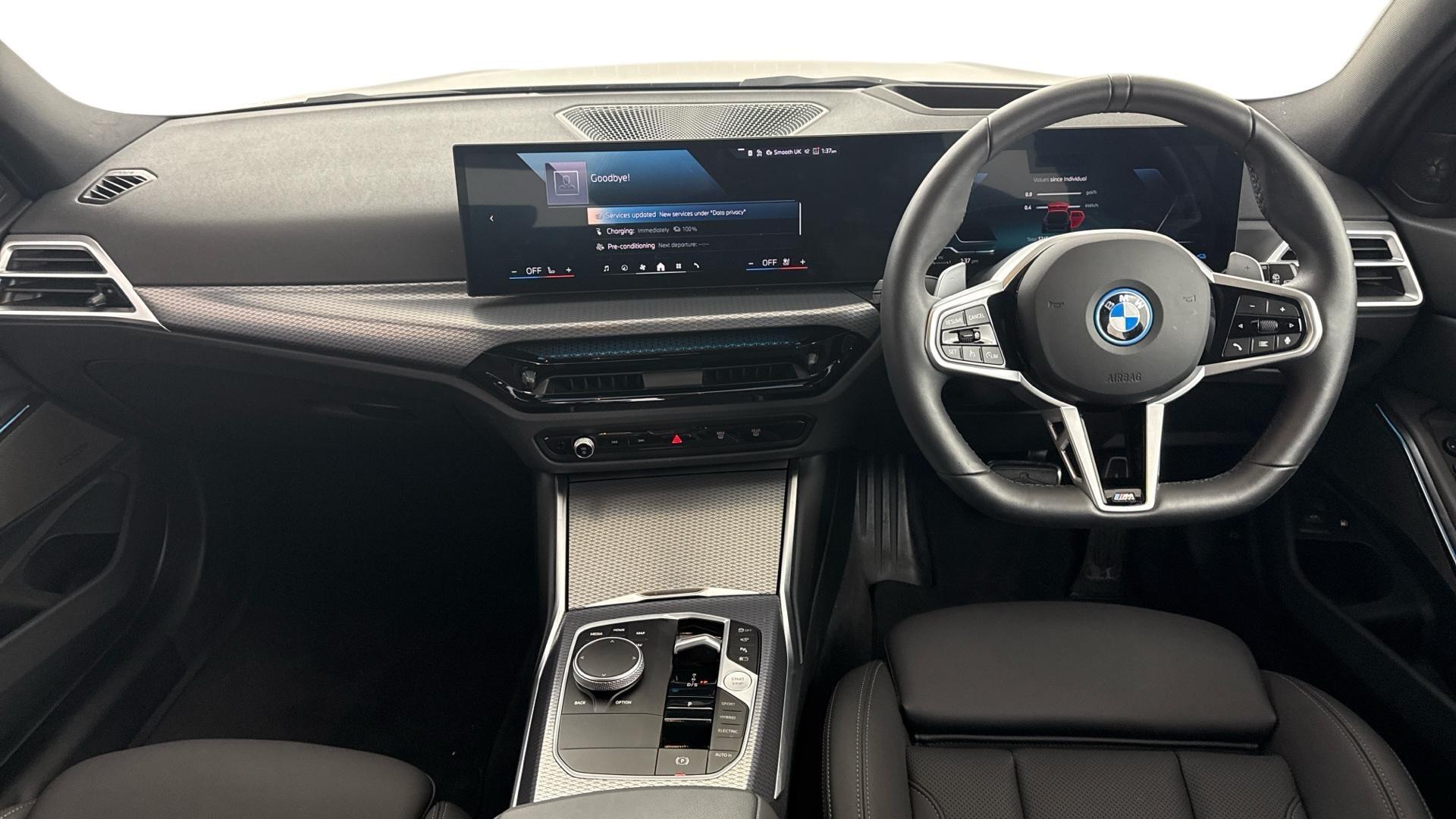BMW 3 Series view 4