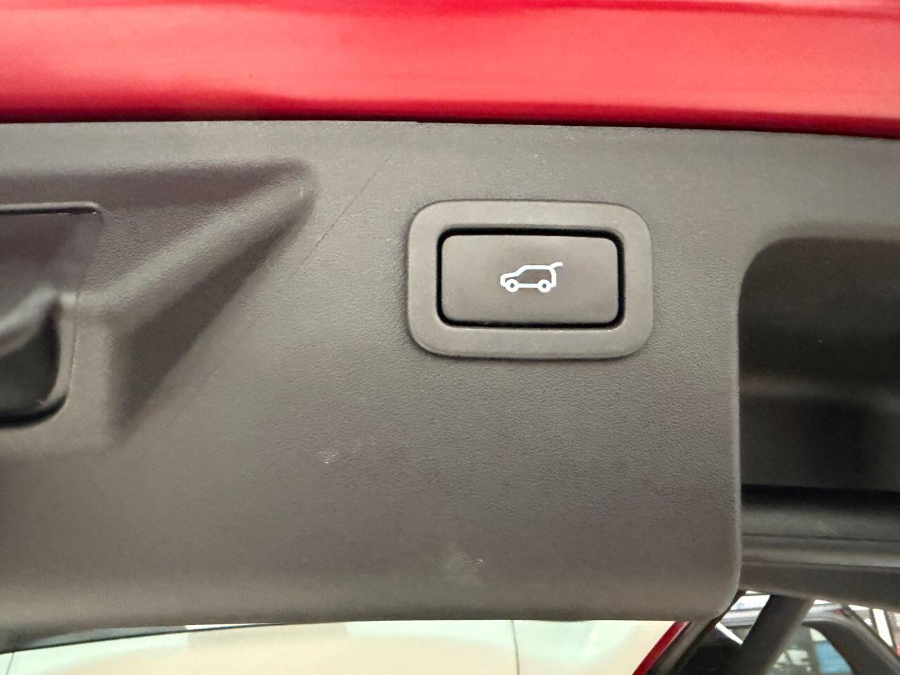 Land Rover Discovery Sport view 26