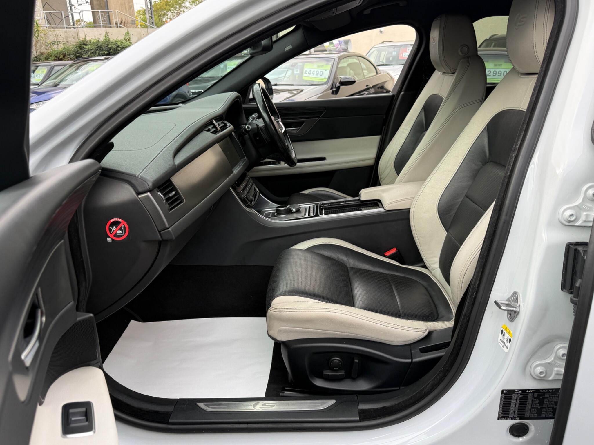 Jaguar XF - Image 40