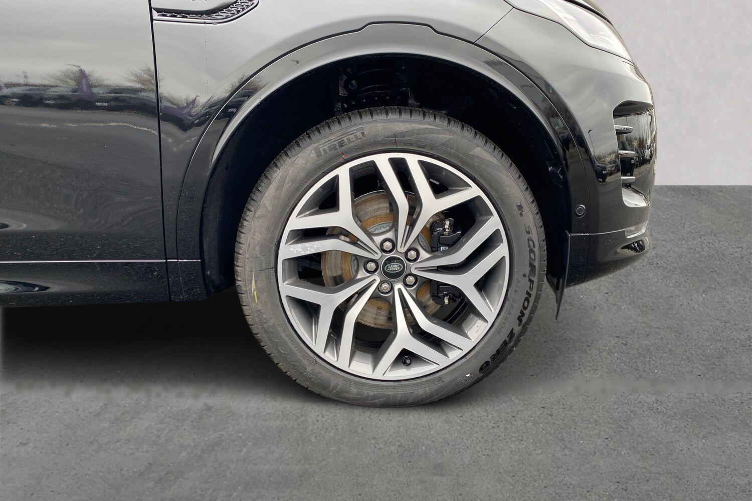 Land Rover Discovery Sport view 7