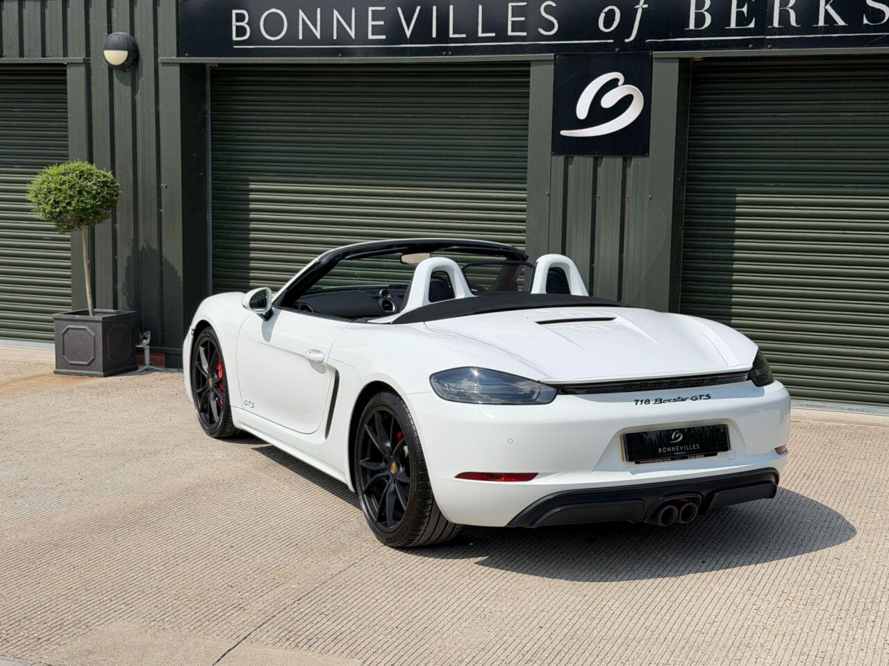 Porsche 718 Boxster view 17