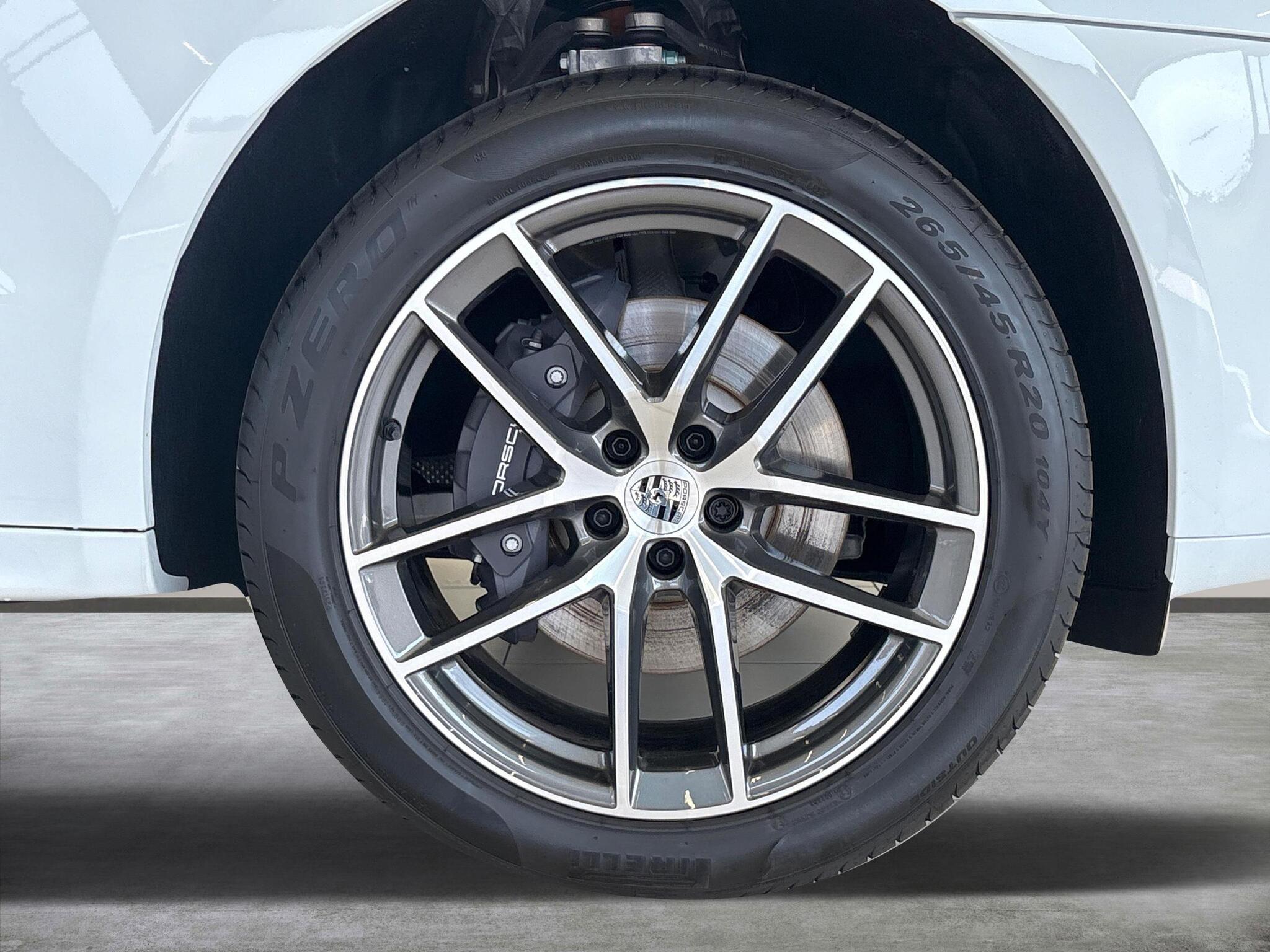 Porsche Macan view 9