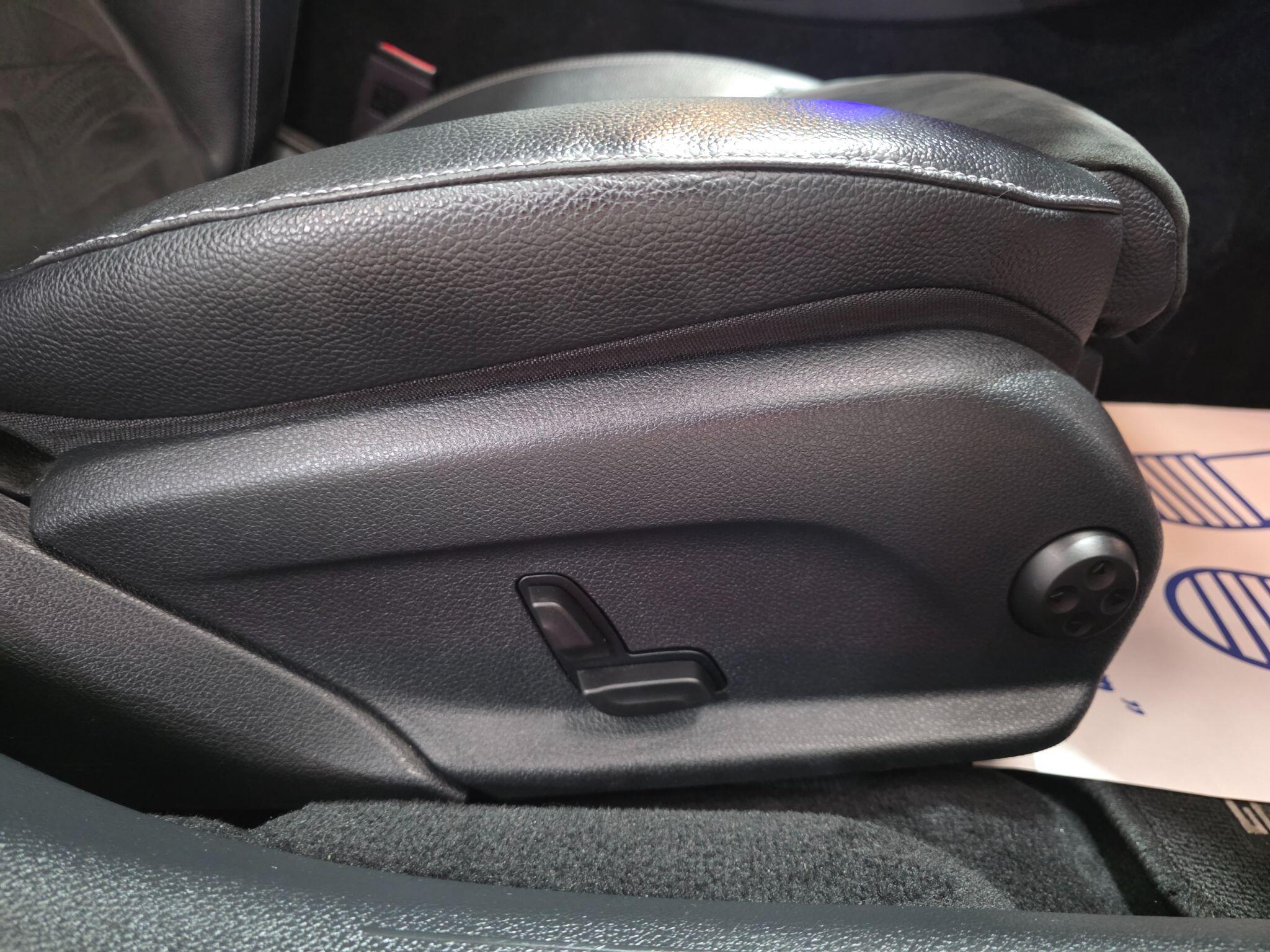 Mercedes-Benz E-Class view 16