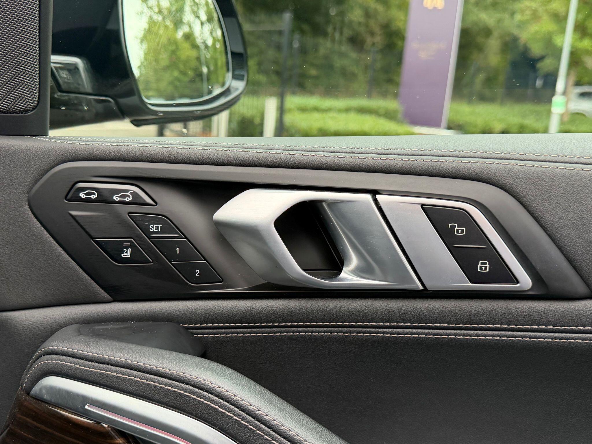 BMW X6 view 24