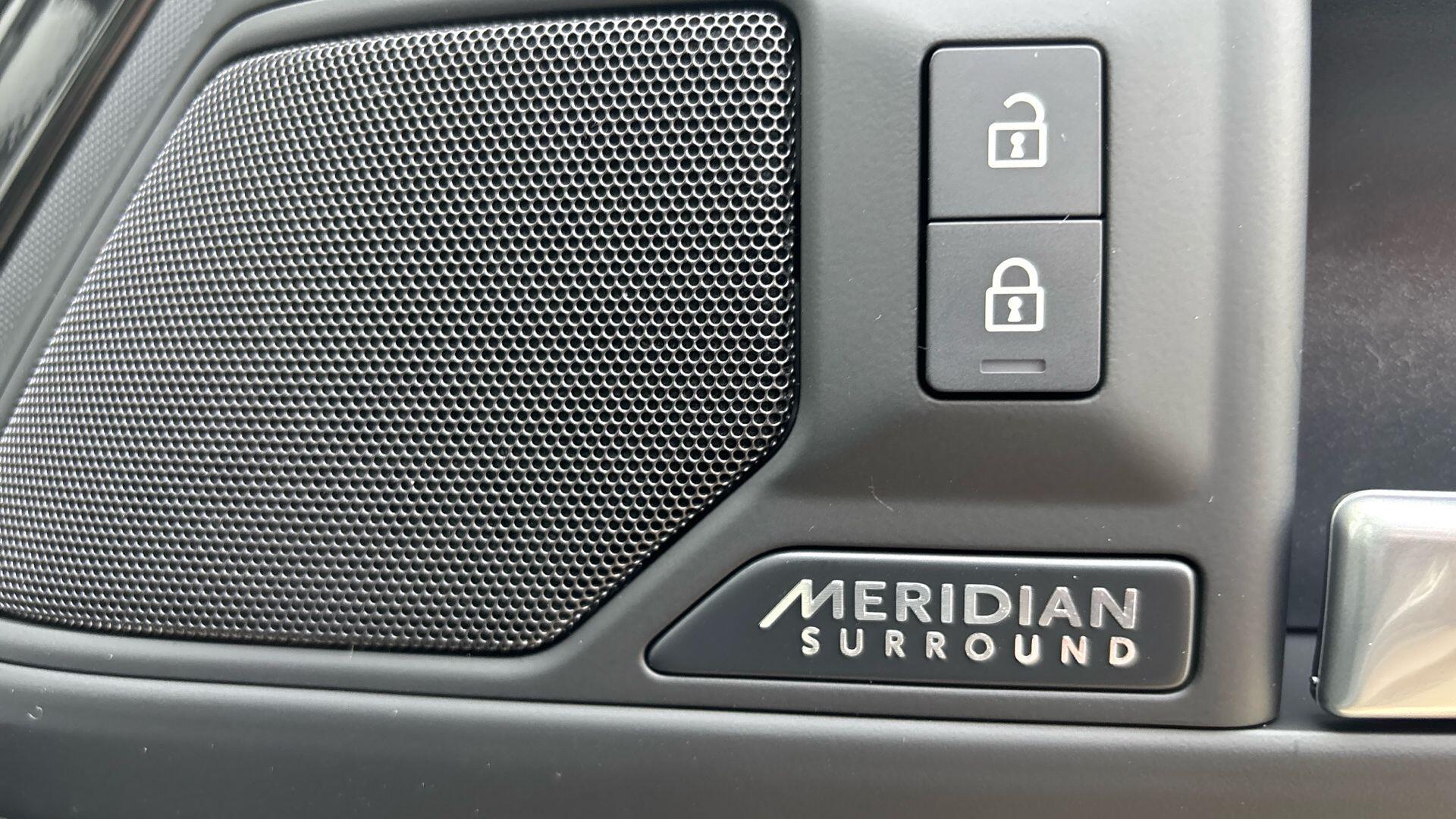 Land Rover Defender view 16