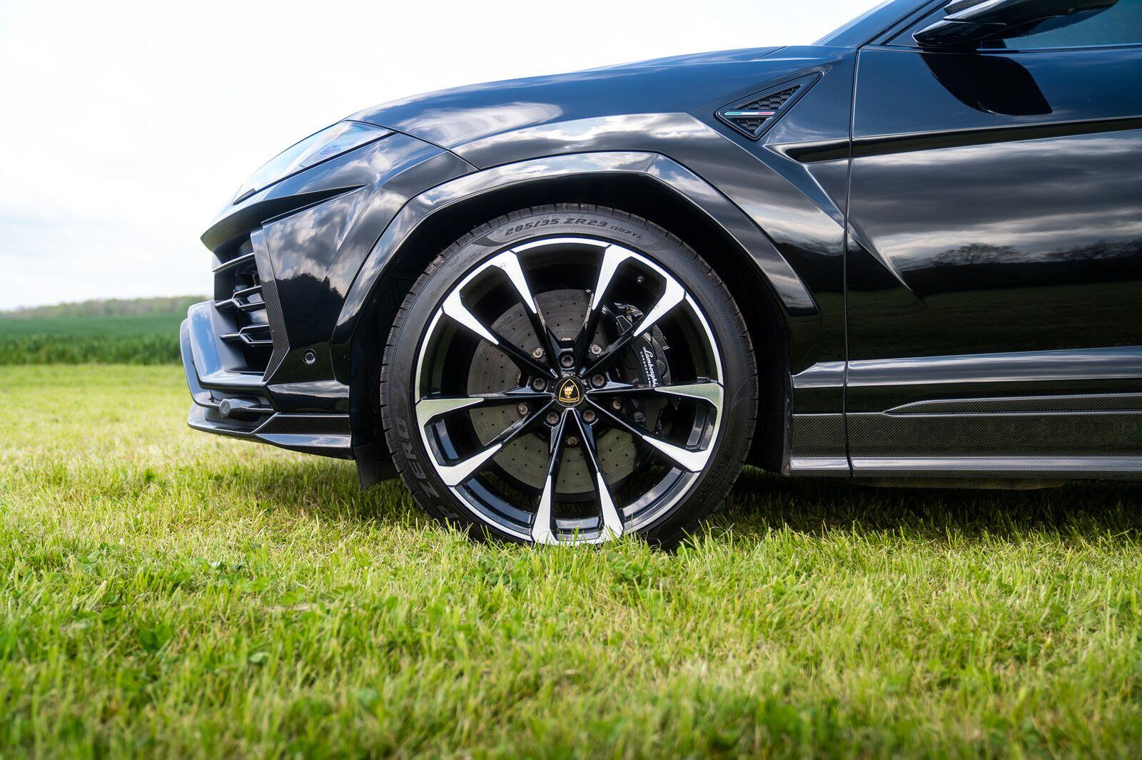 Lamborghini Urus view 18