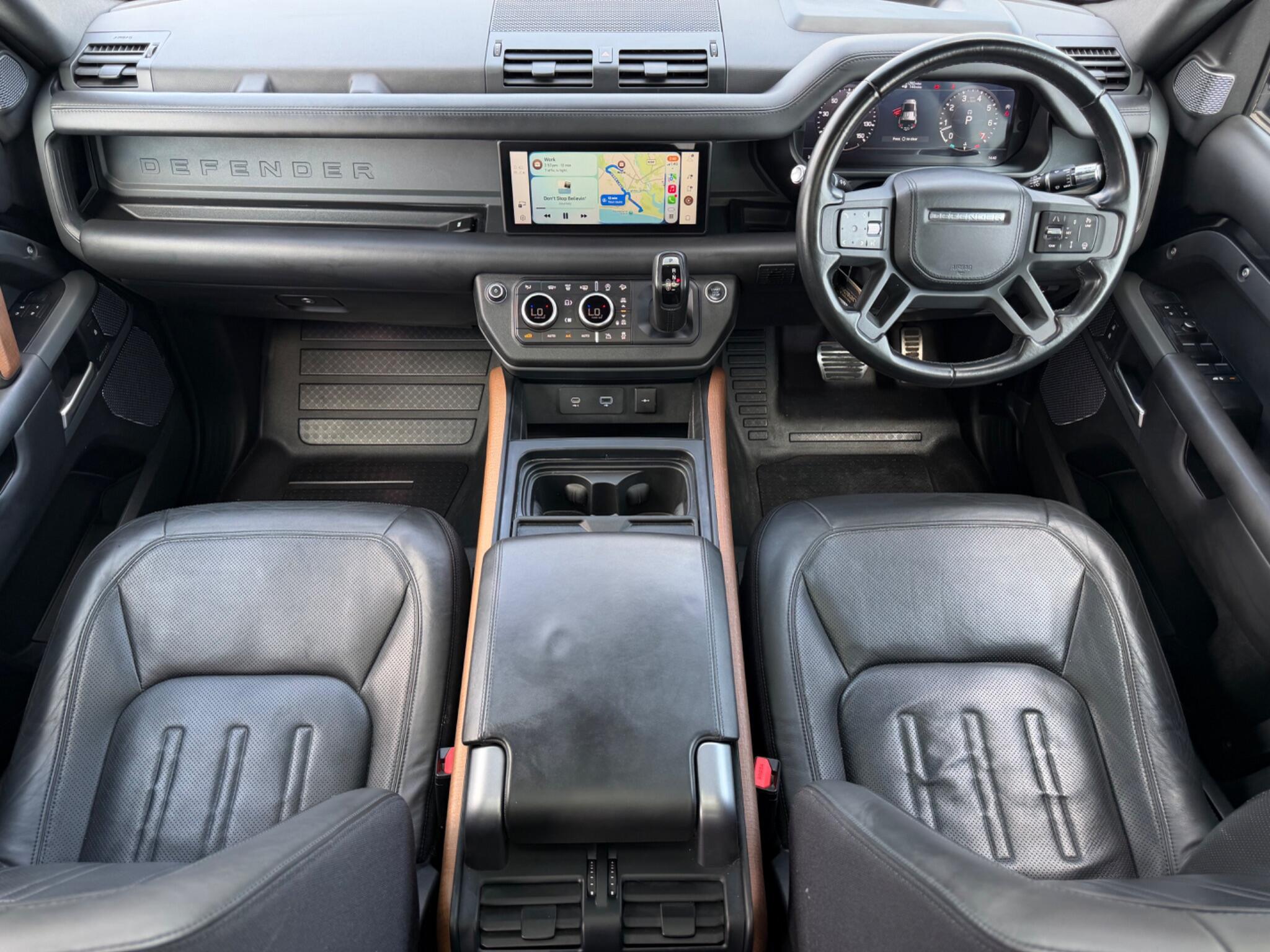 Land Rover Defender 110 view 23