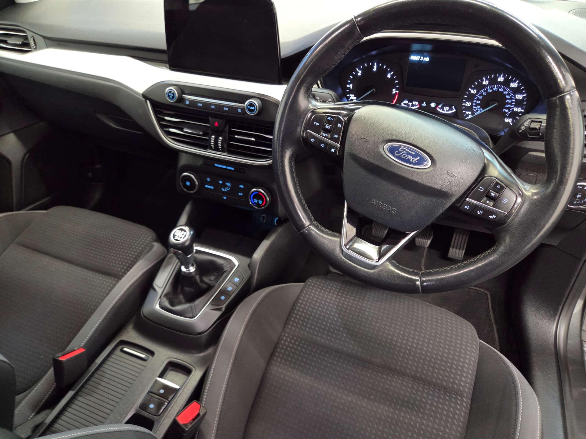 Ford Focus view 10