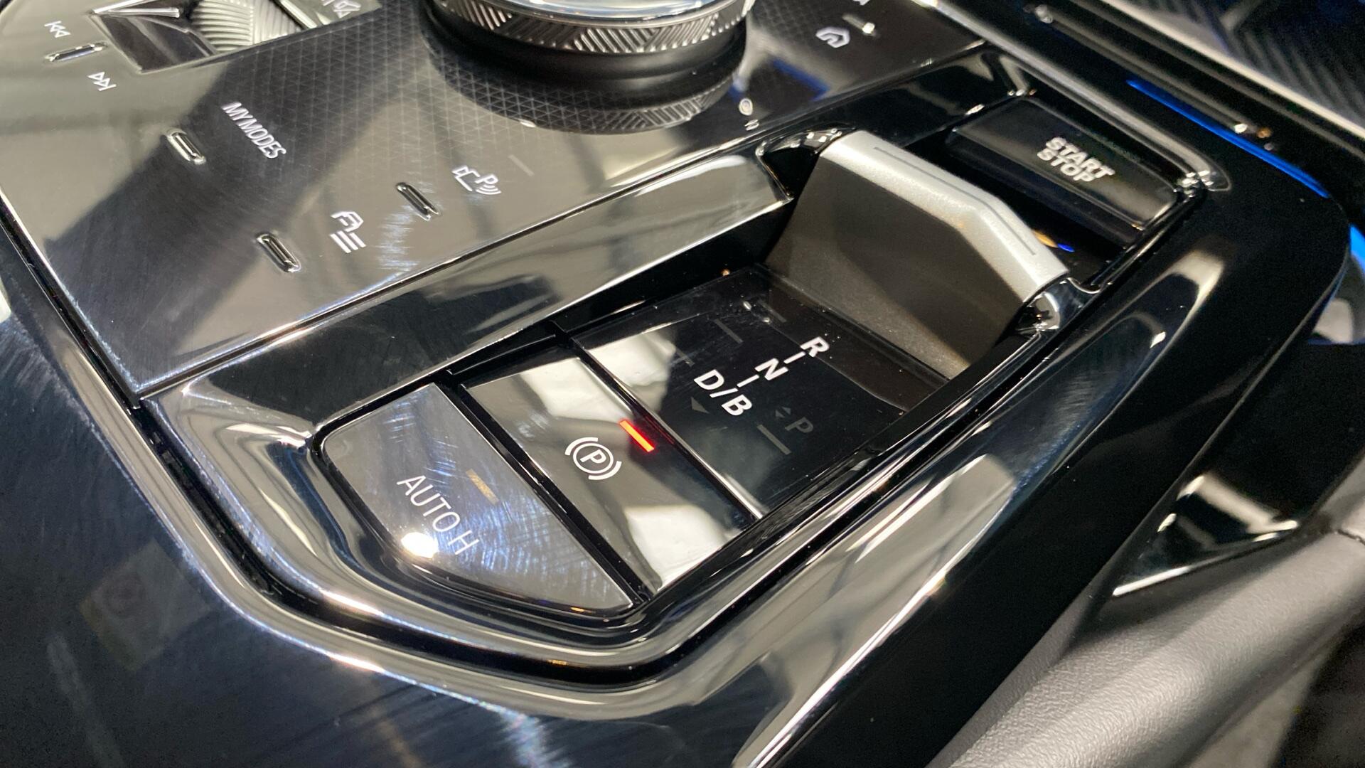 BMW i5 view 19