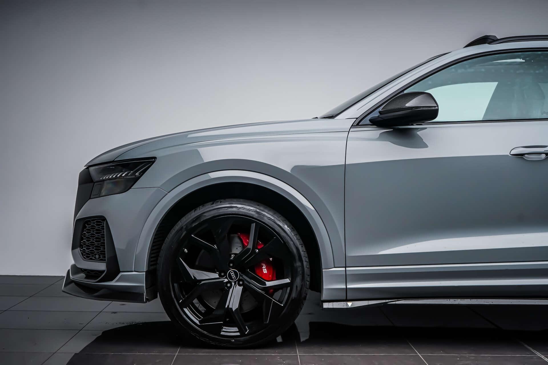 Audi RS Q8 view 12