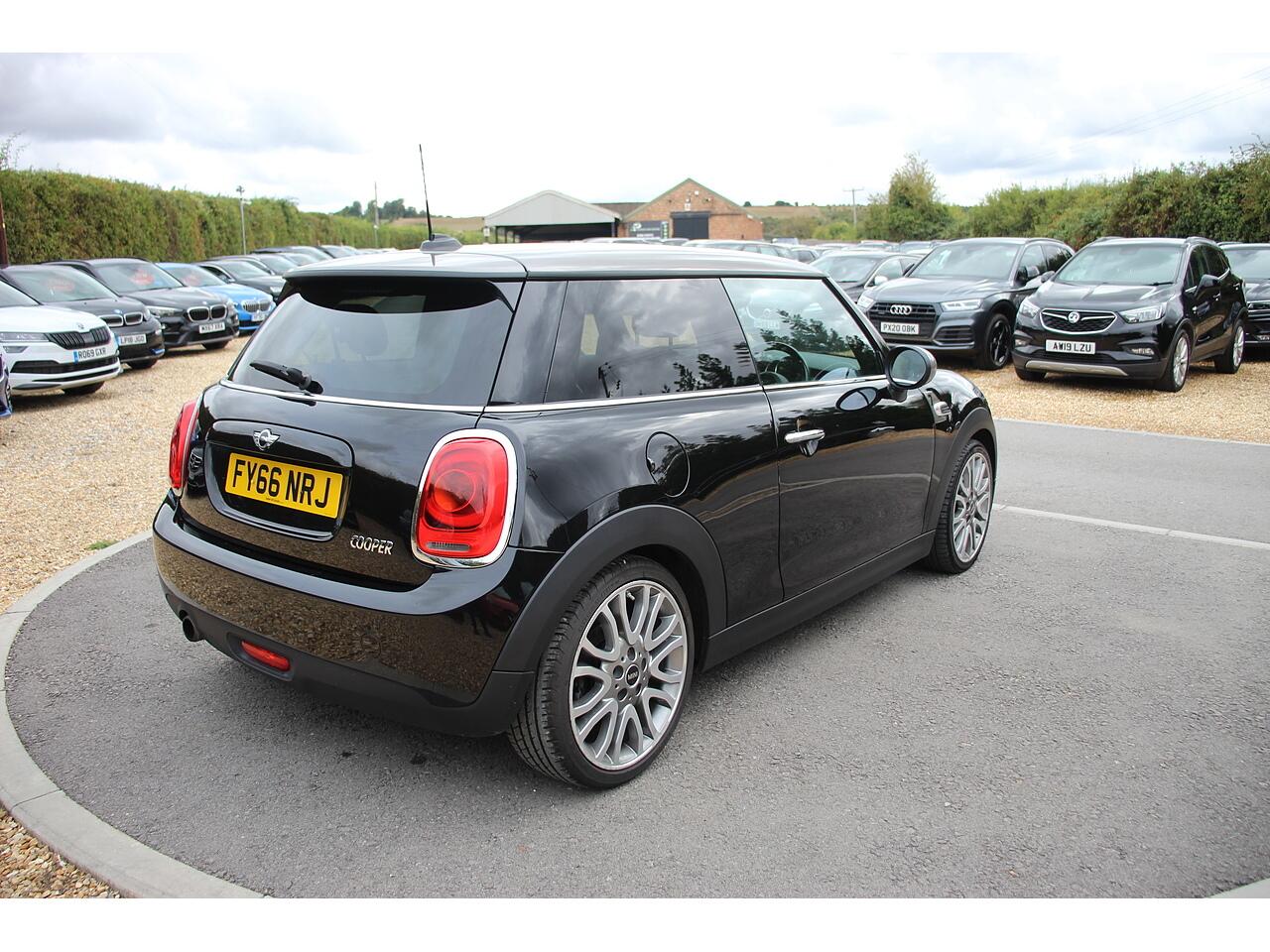 Mini Hatch view 10