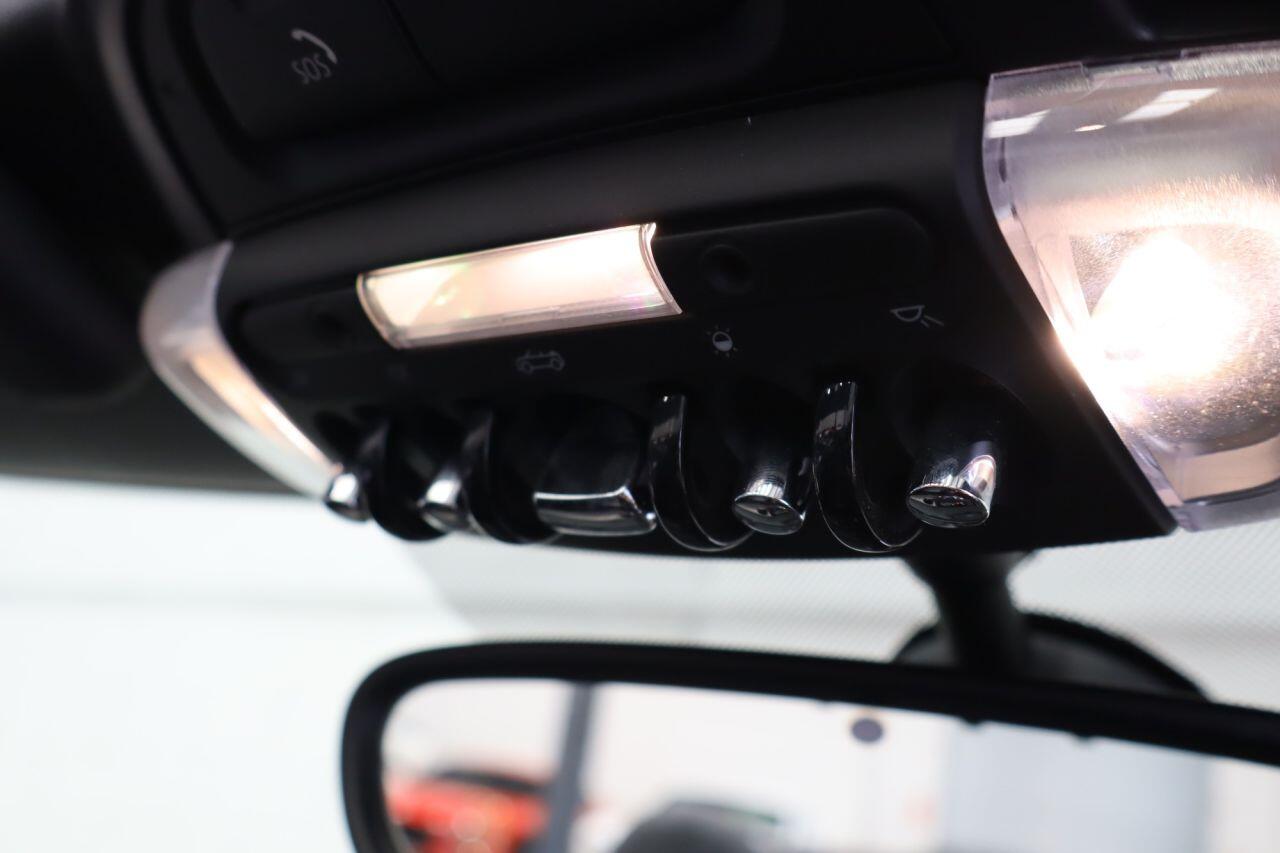 Mini Convertible view 23