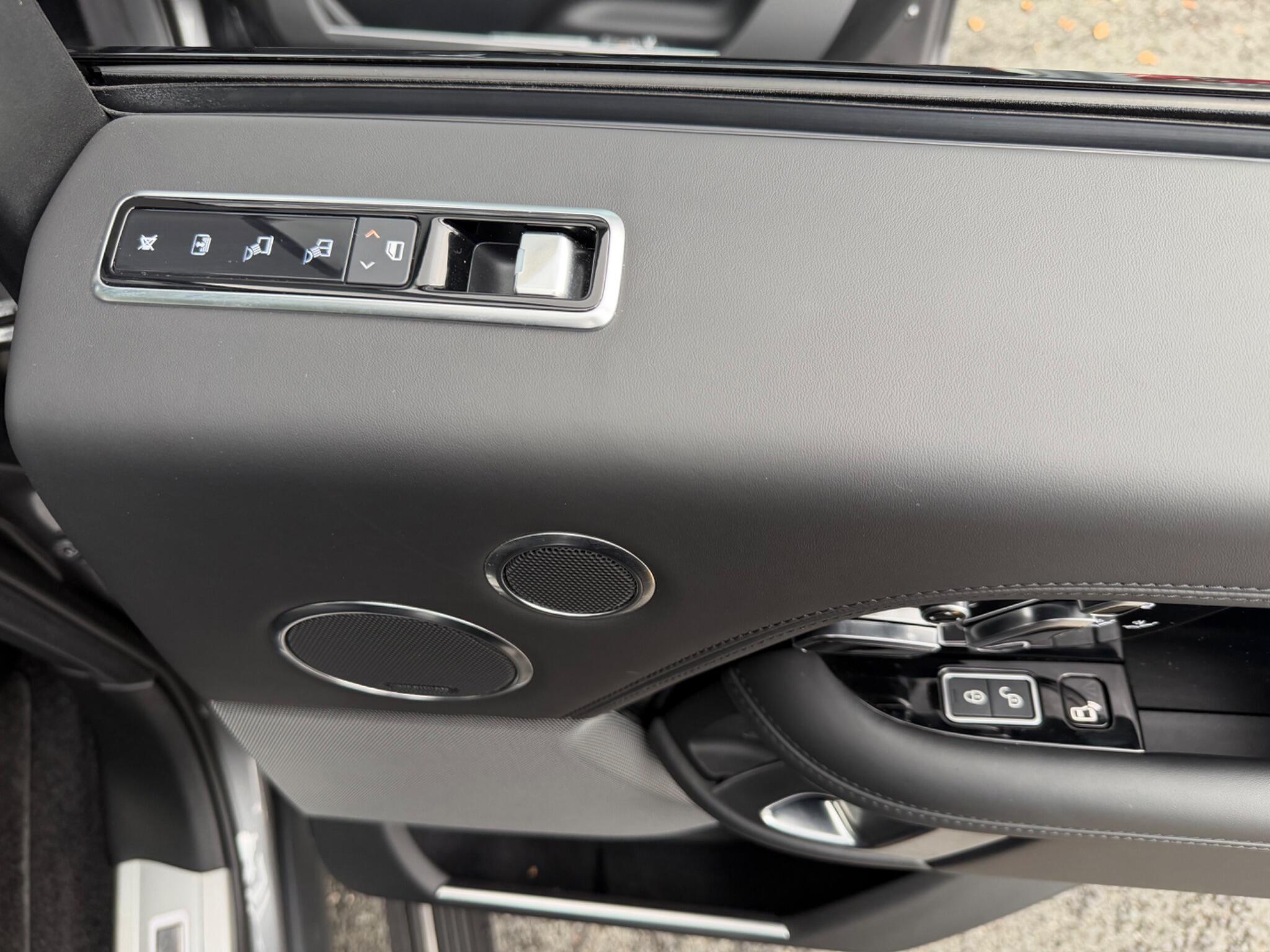 Land Rover Range Rover view 14